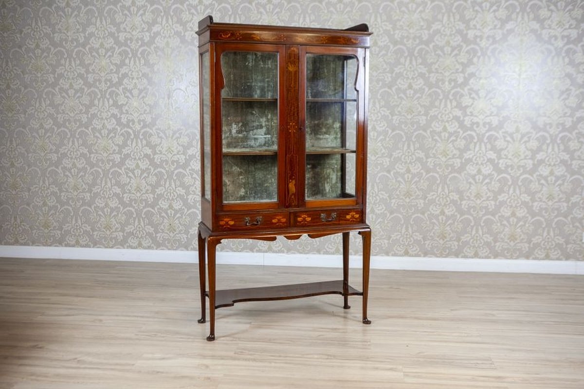 English Inlaid Mahogany Display Cabinet From the 19th Century For Sale