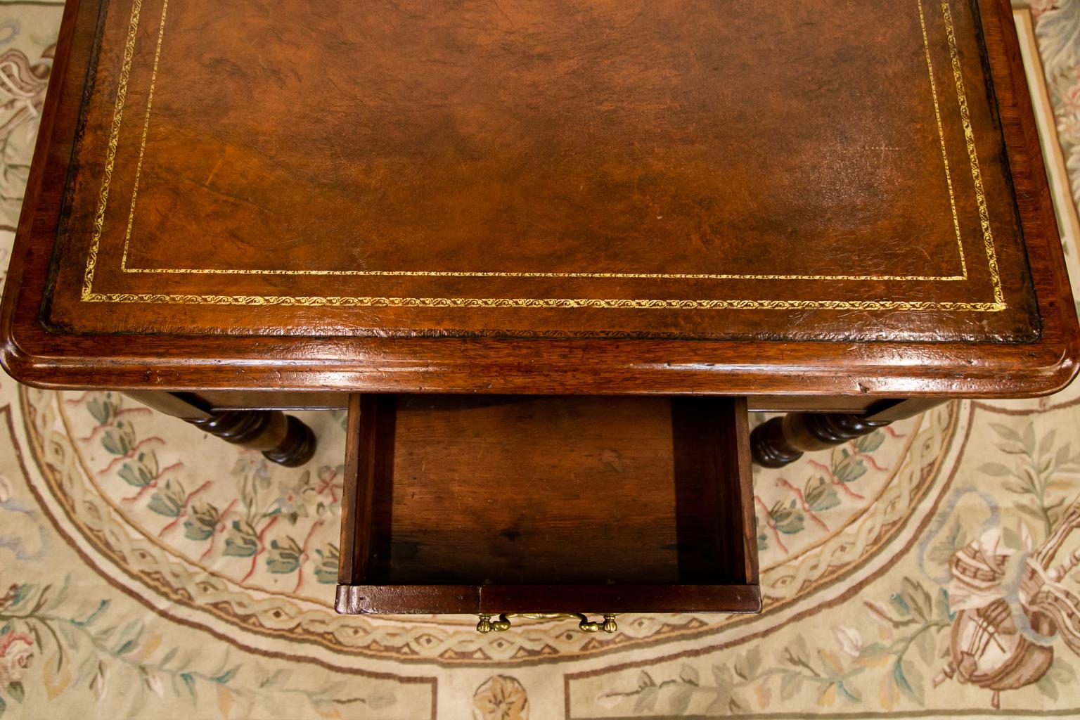 Mid-19th Century English Mahogany Leather Top Center Table For Sale