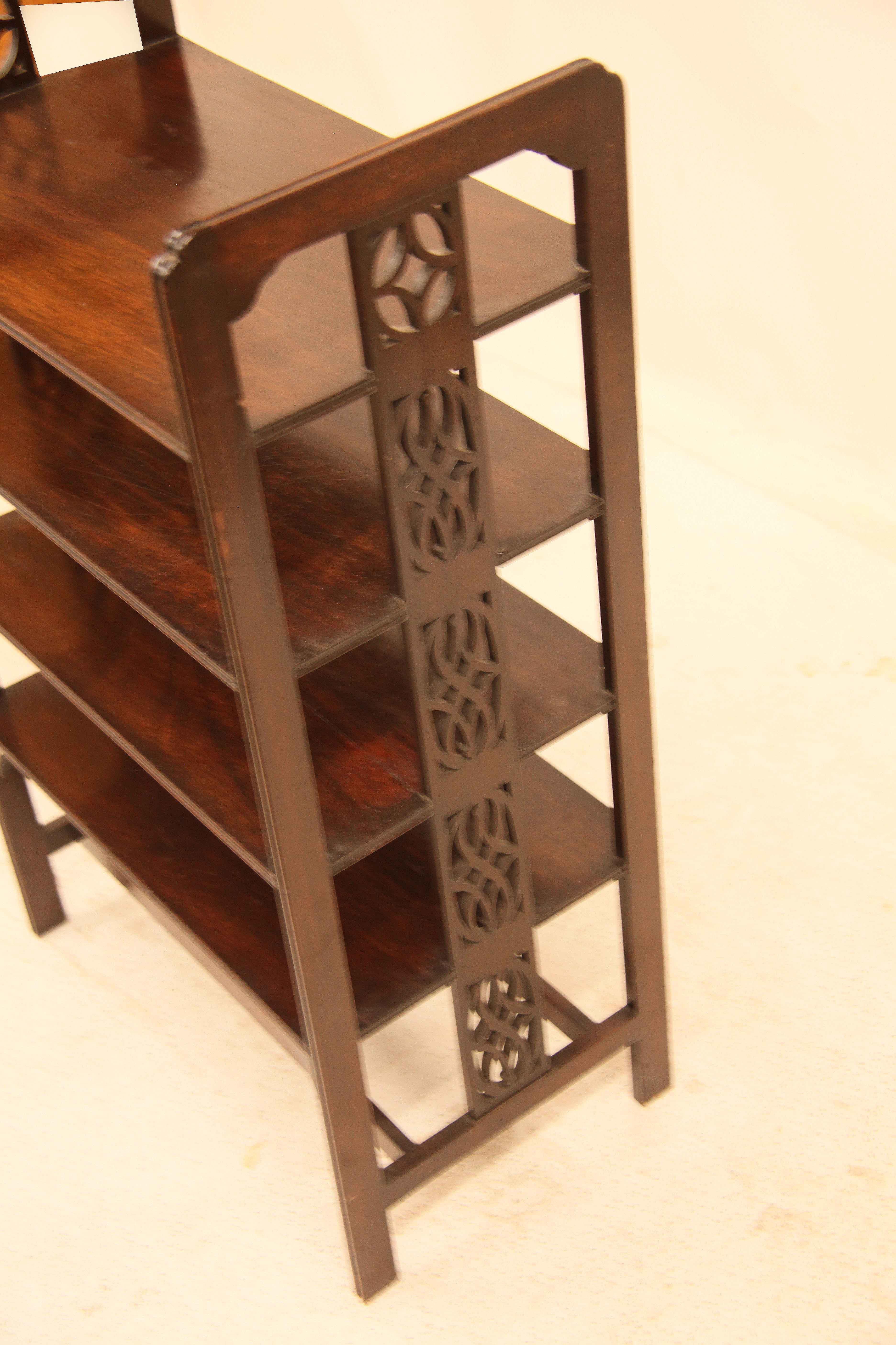English Mahogany Magazine Rack In Good Condition For Sale In Wilson, NC