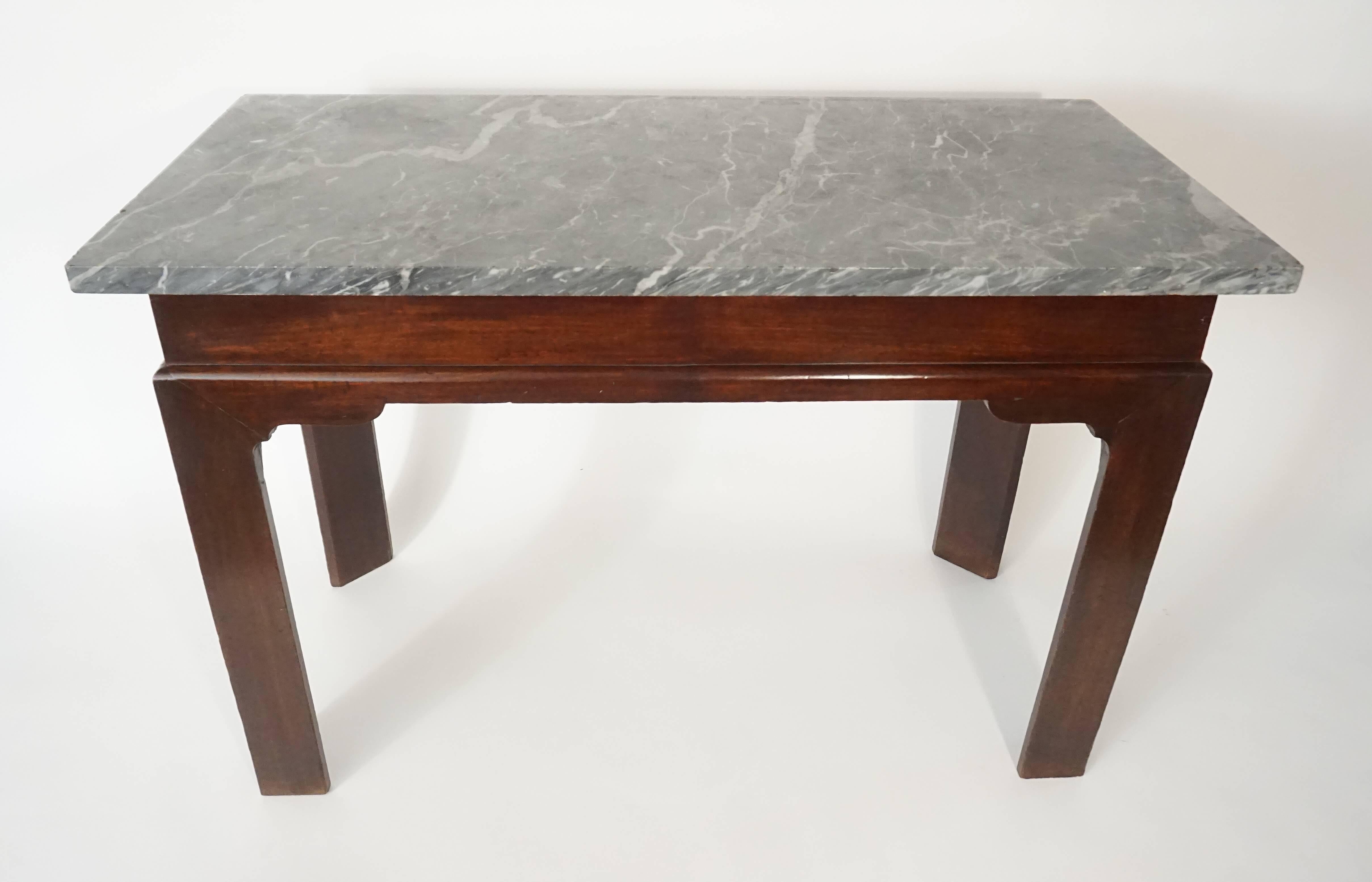 English Georgian Marble Top Mahogany Slab or Side Table, circa 1760 In Good Condition For Sale In Kinderhook, NY