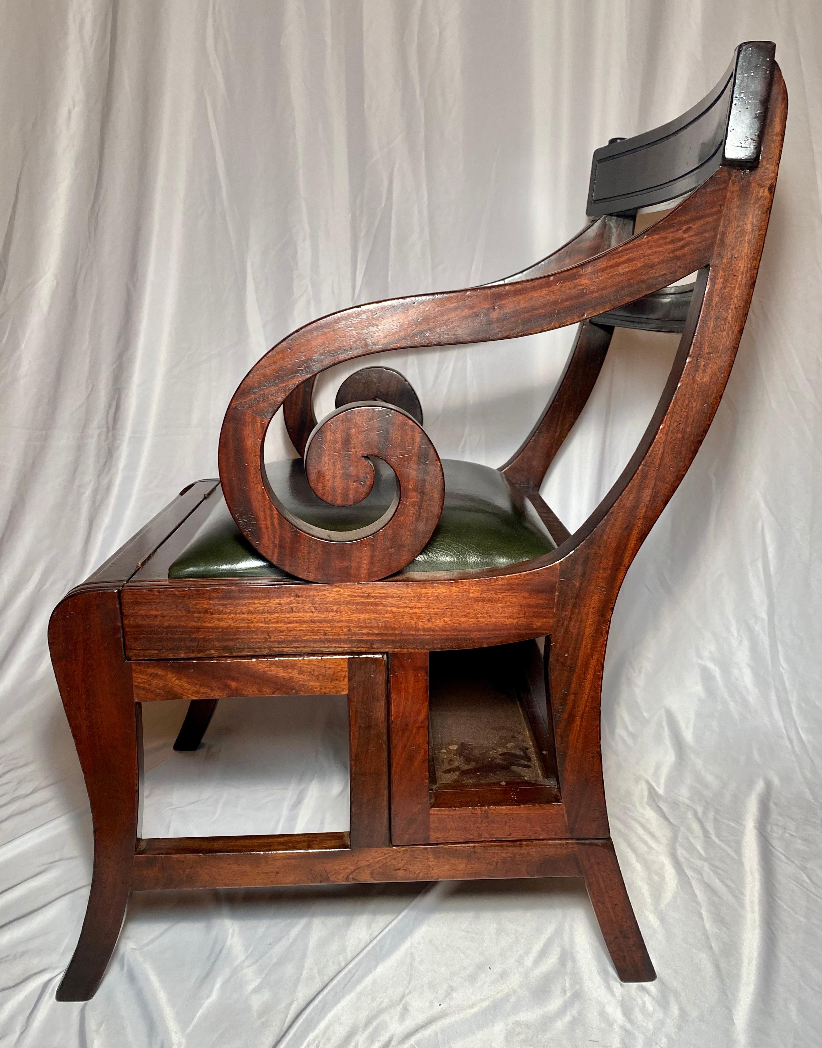Anglais Chaise de bibliothèque métamorphique anglaise en acajou en vente