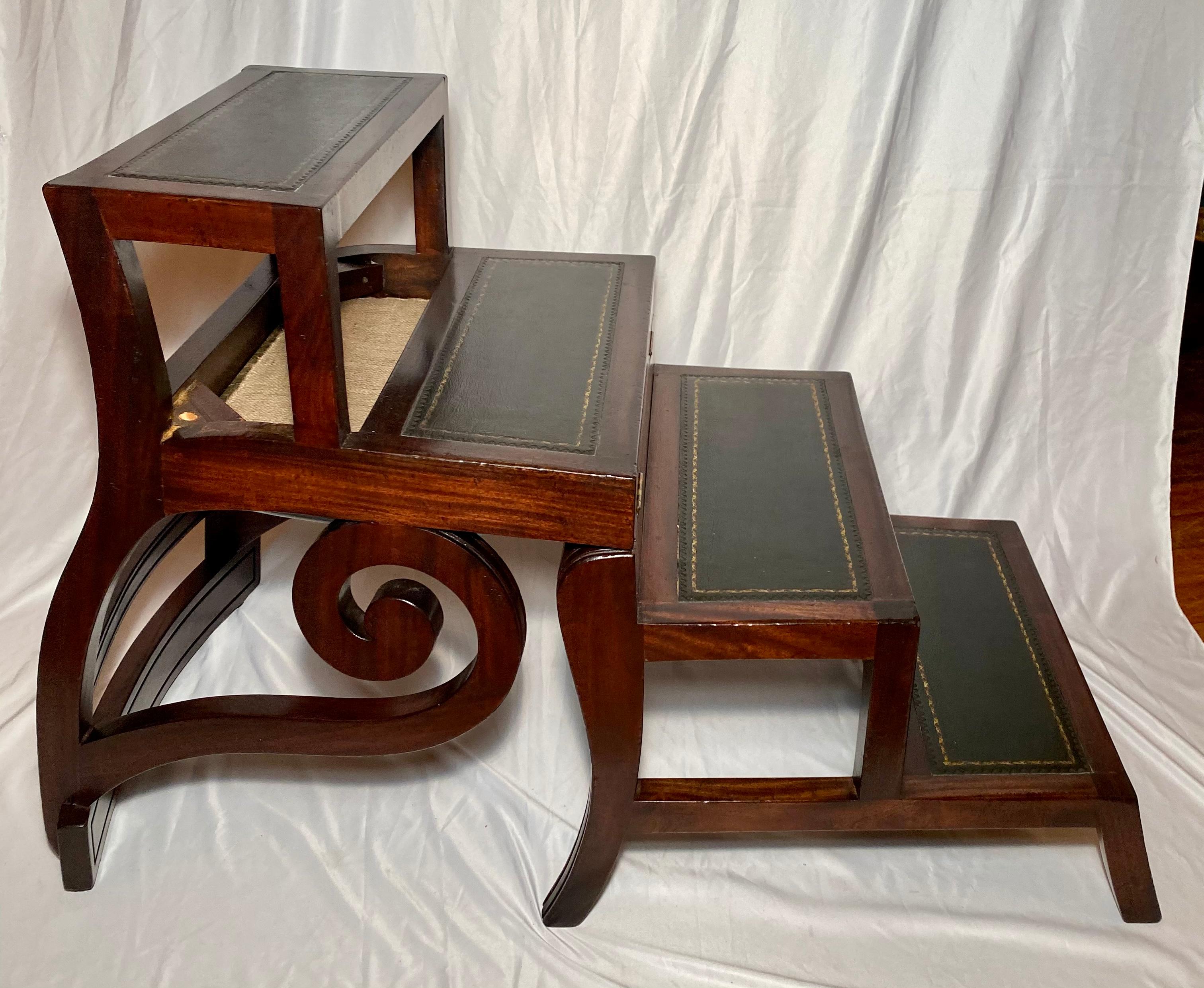 English Mahogany Metamorphic Library Chair In Excellent Condition For Sale In New Orleans, LA