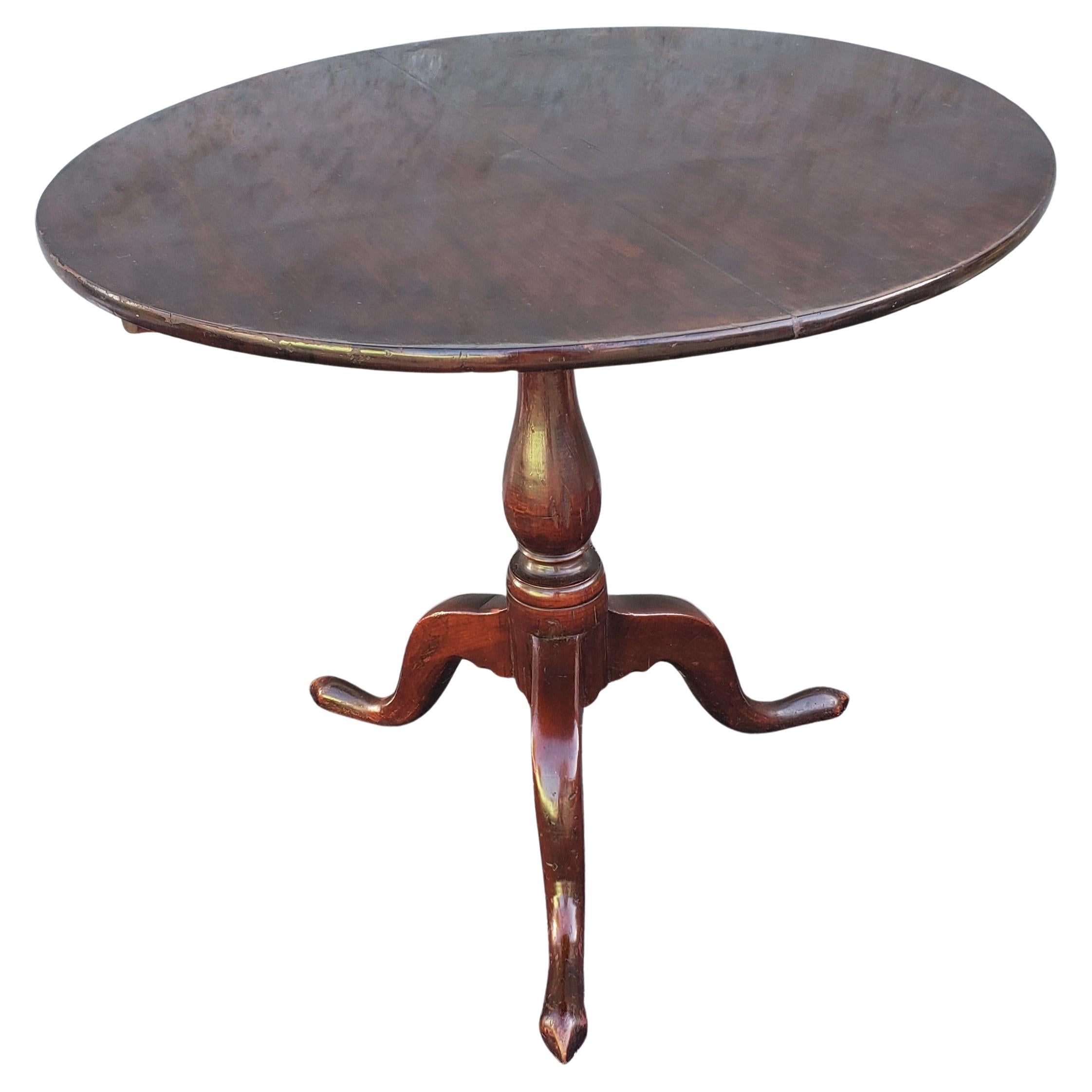 Hand-Carved English Mahogany One Board Tilt-Top Pedestal Tea Table Desert Table, Circa 1760s For Sale