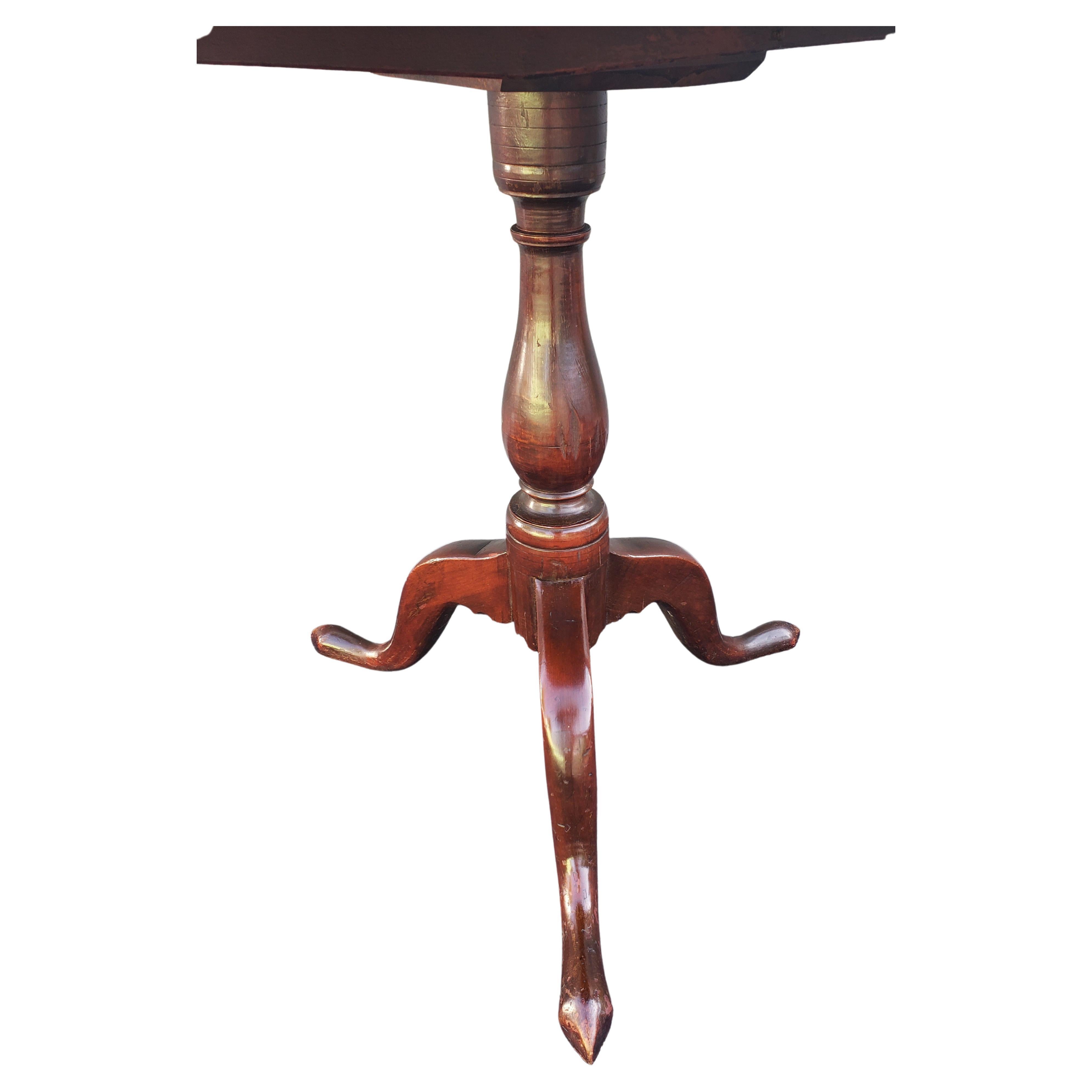 18th Century English Mahogany One Board Tilt-Top Pedestal Tea Table Desert Table, Circa 1760s For Sale