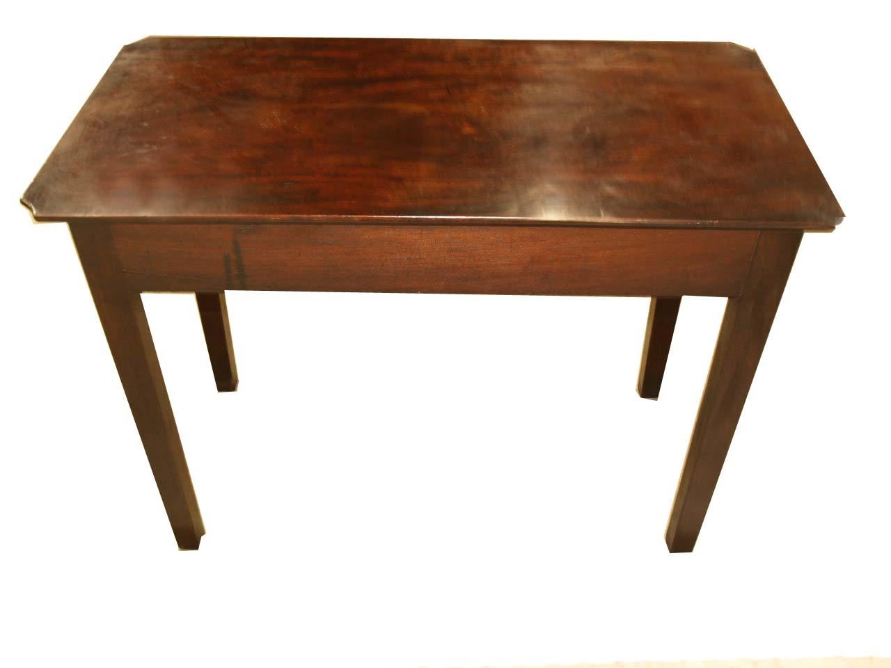 English Mahogany One Drawer Table For Sale 3