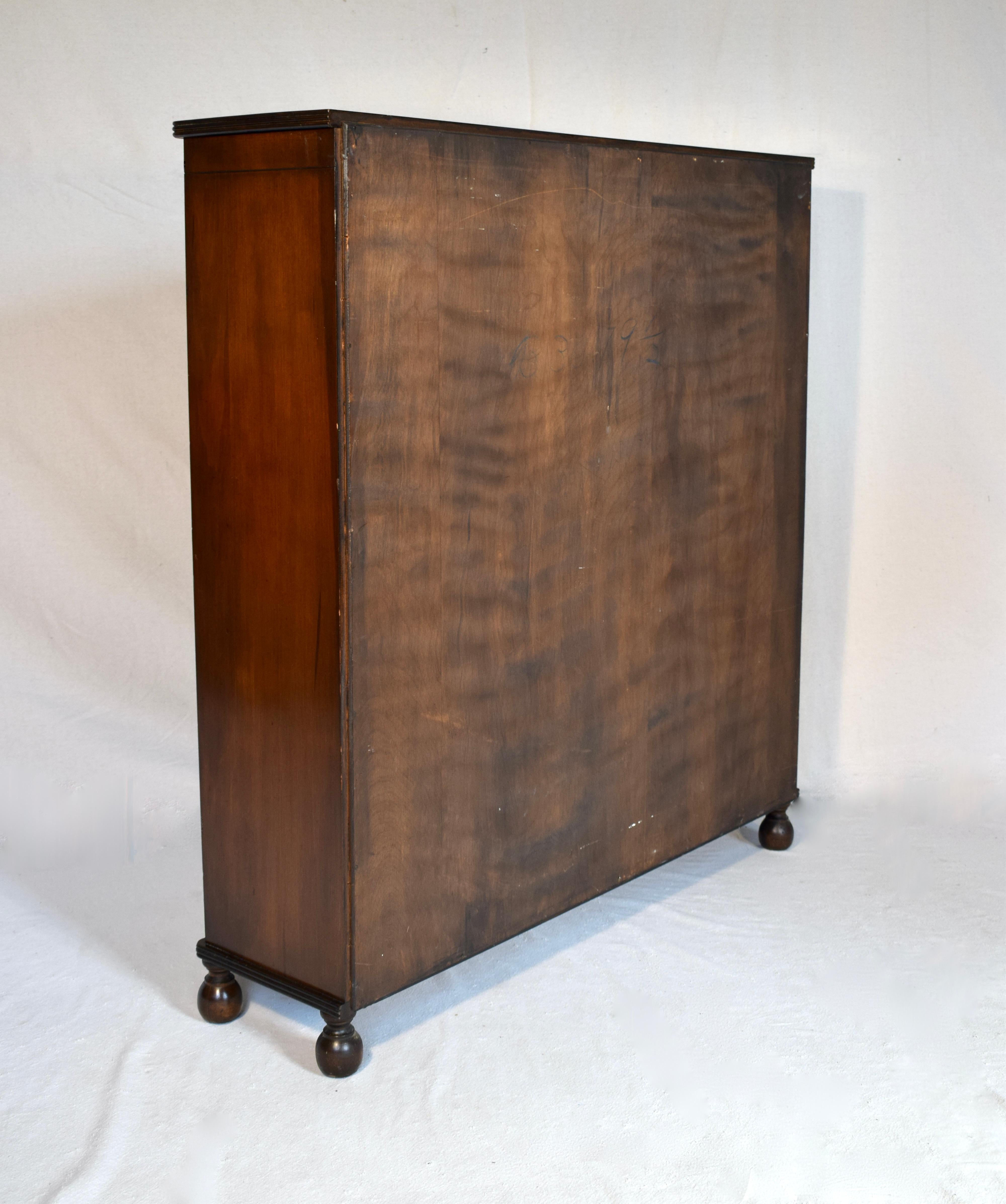 English Mahogany Open Bookcase with Cannonball Feet In Good Condition In Southampton, NJ
