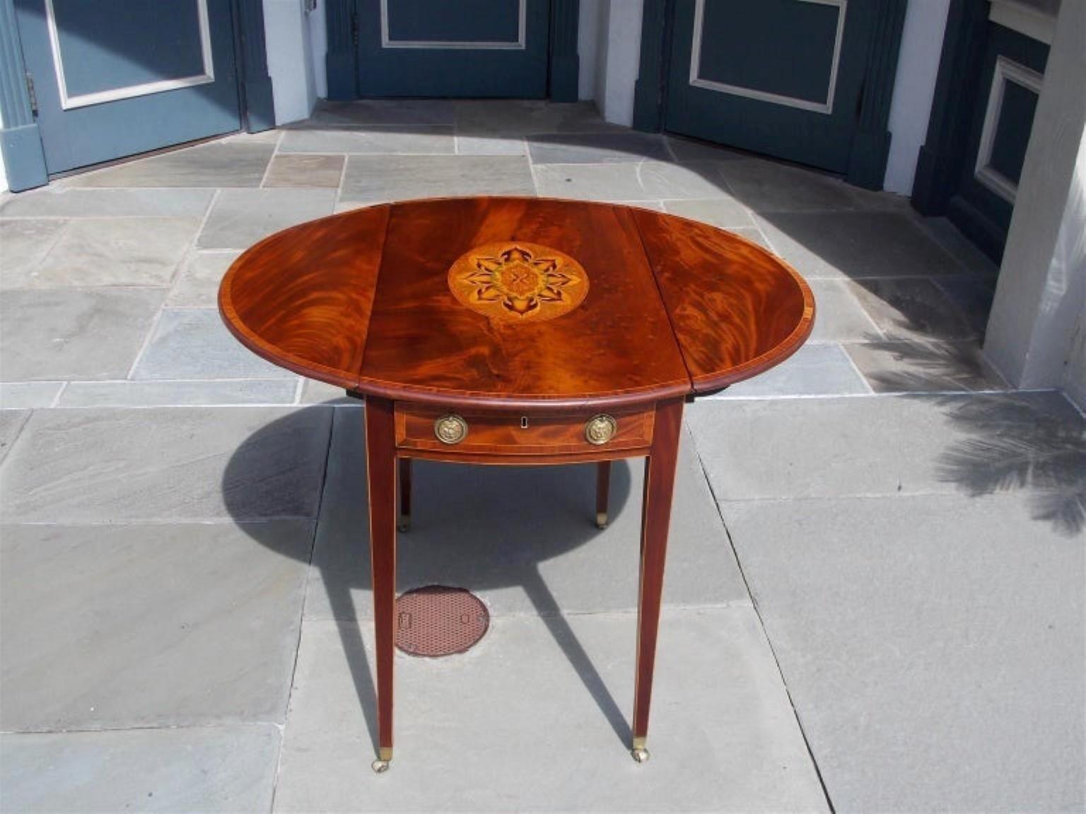 English Mahogany Oval Satinwood Inlaid One Drawer Pembroke Table, circa 1770 In Excellent Condition For Sale In Hollywood, SC