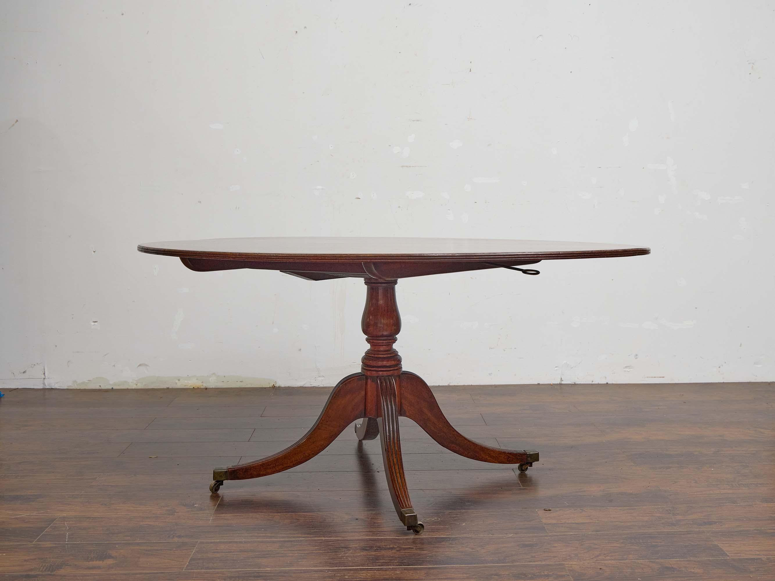 Mesa inclinada ovalada inglesa de caoba con patas de caña, principios del siglo XIX Latón en venta