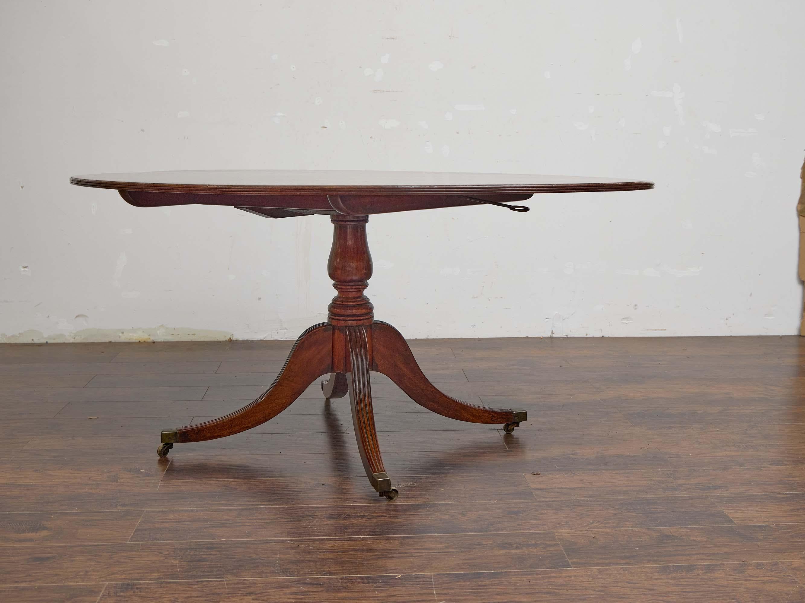 Mesa inclinada ovalada inglesa de caoba con patas de caña, principios del siglo XIX en venta 1