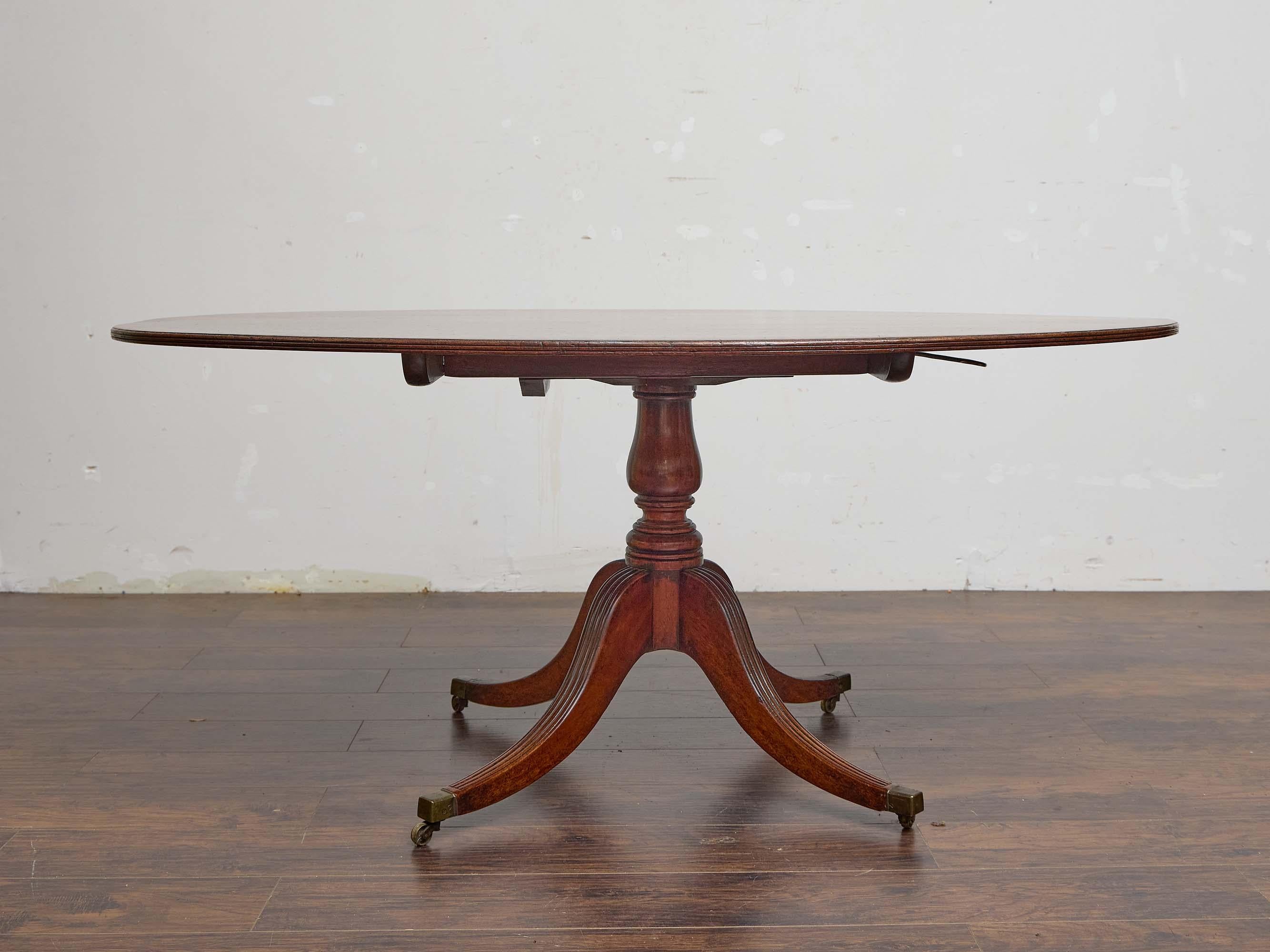Mesa inclinada ovalada inglesa de caoba con patas de caña, principios del siglo XIX en venta 2