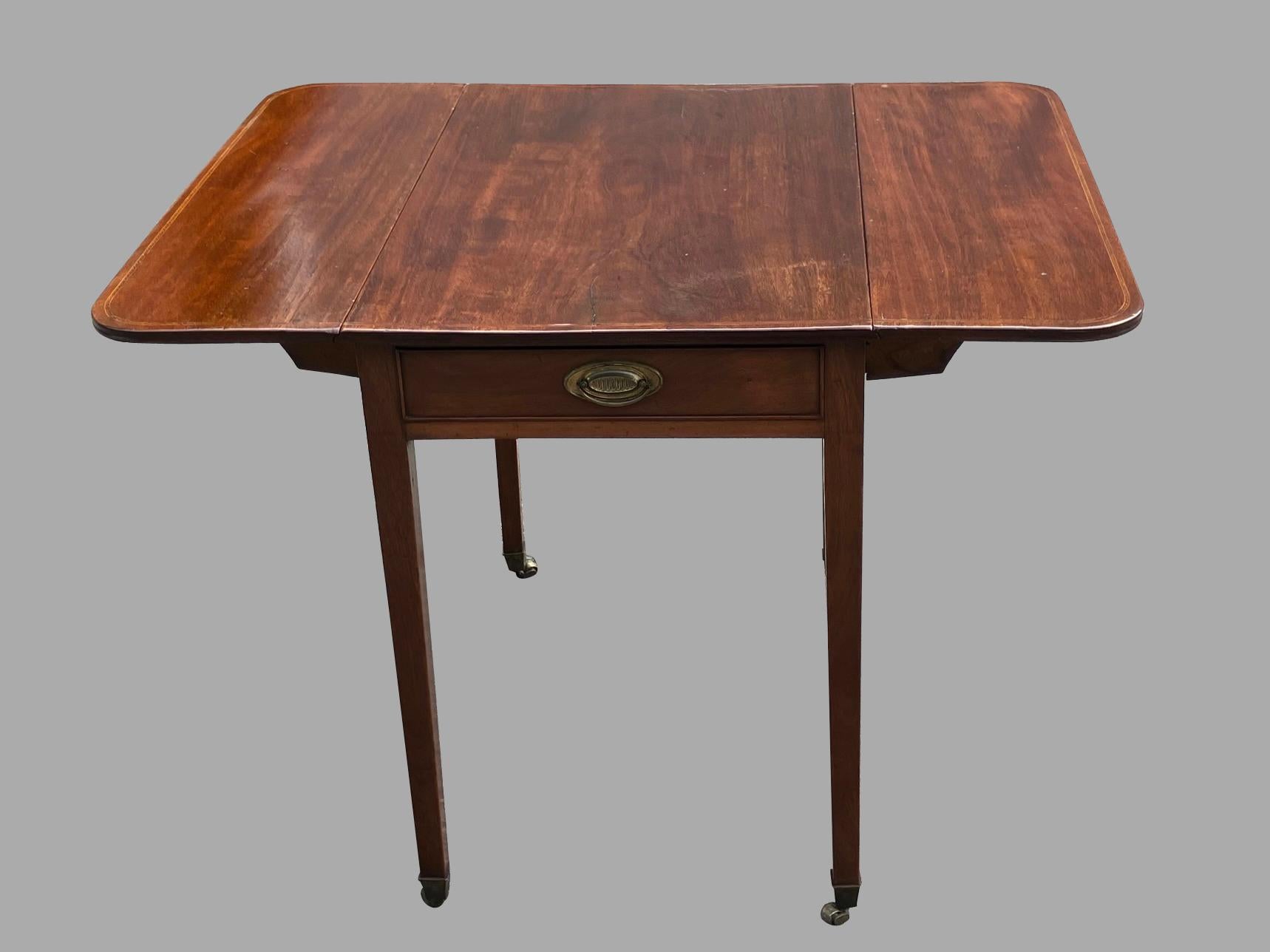 Hepplewhite English Rectangular Georgian Period Mahogany Pembroke Table with Single Drawer For Sale