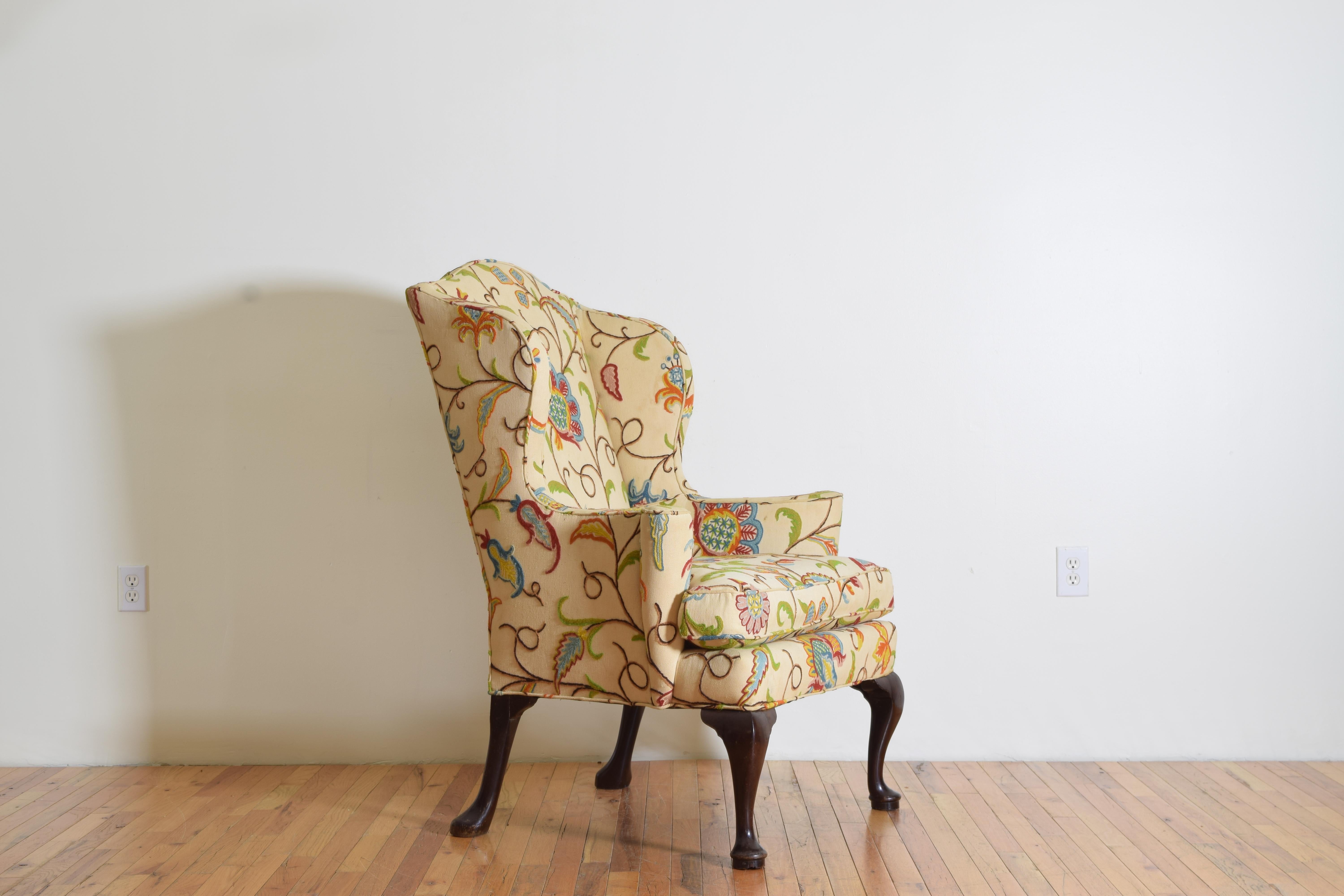 English Mahogany Queen Anne Style Crewel Work Upholstered Wingchair, ca. 1900 In Good Condition In Atlanta, GA