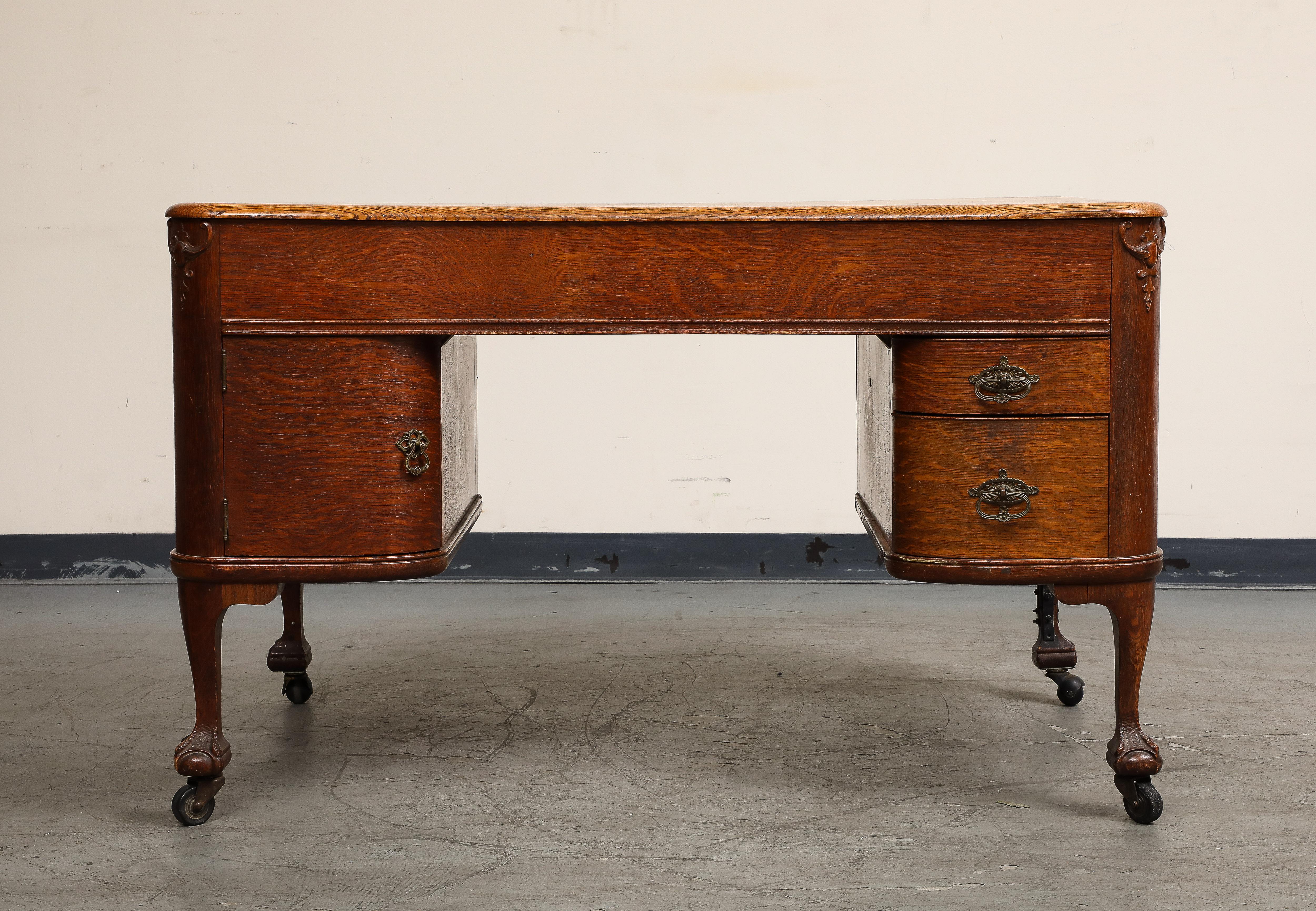 English Mahogany Regency Style Partners Desk, circa 1930 In Good Condition For Sale In Chicago, IL