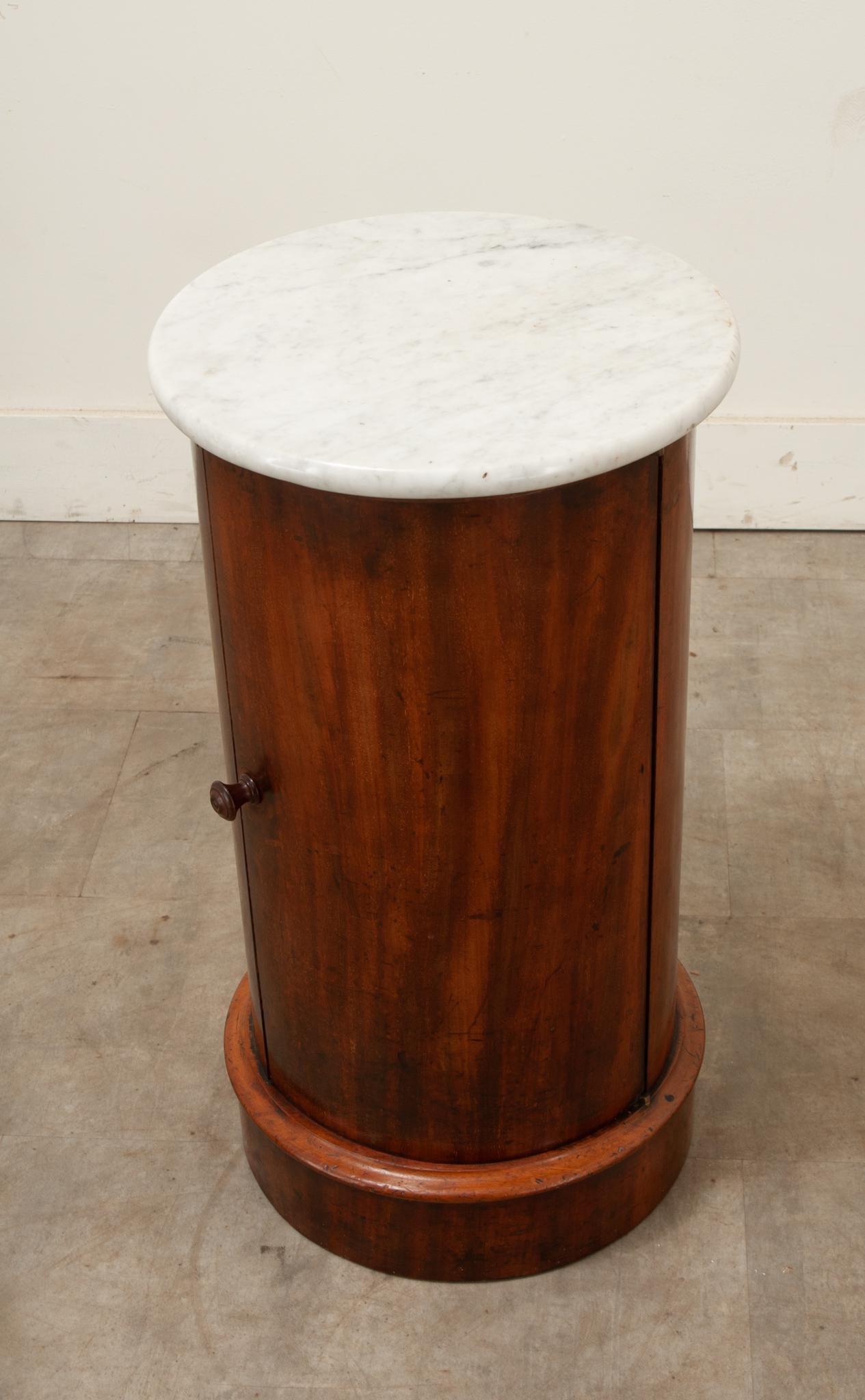 English Mahogany Round Bedside Table For Sale 1