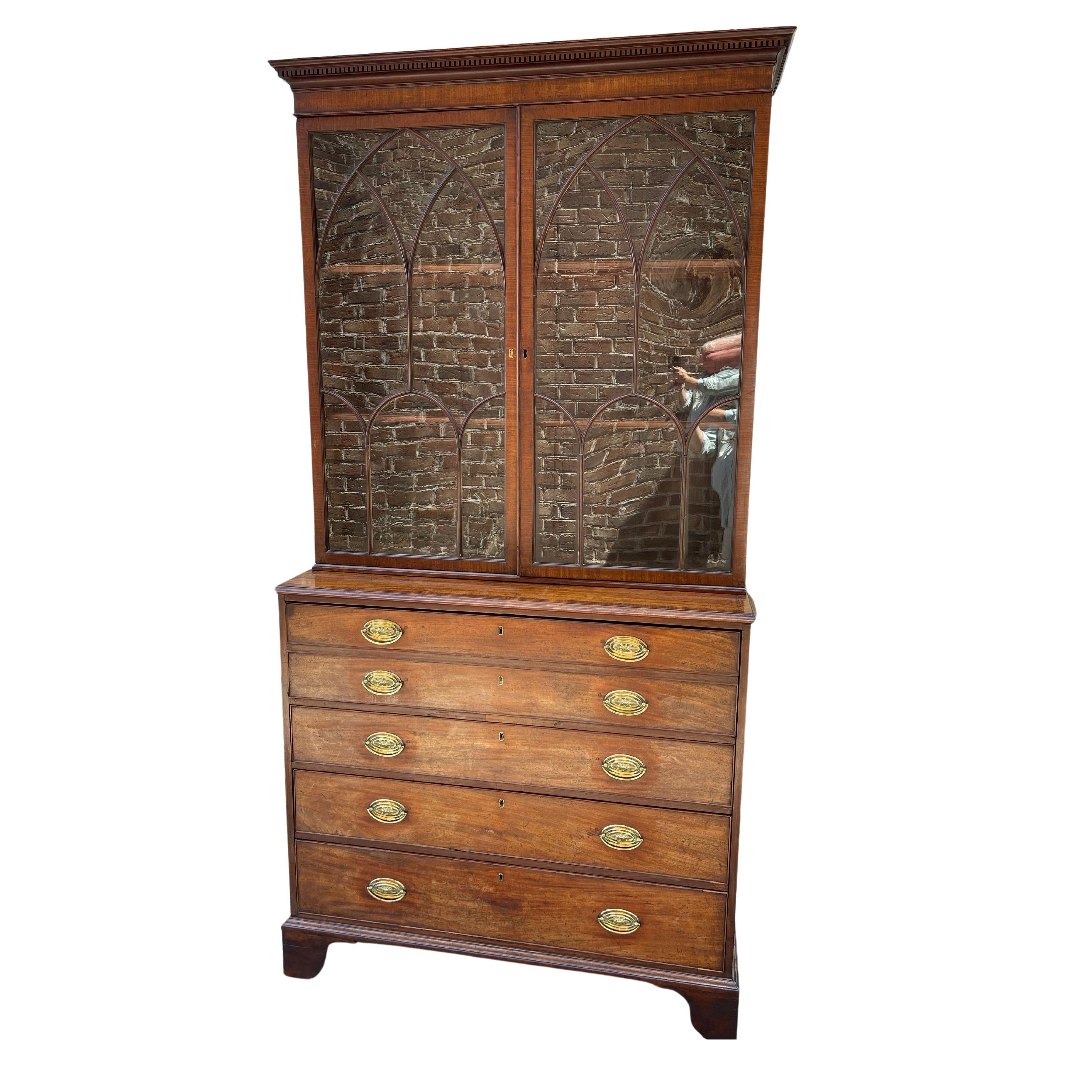 Secrétaire anglais en acajou avec tiroir de bureau aménagé fin du 18e siècle  en vente