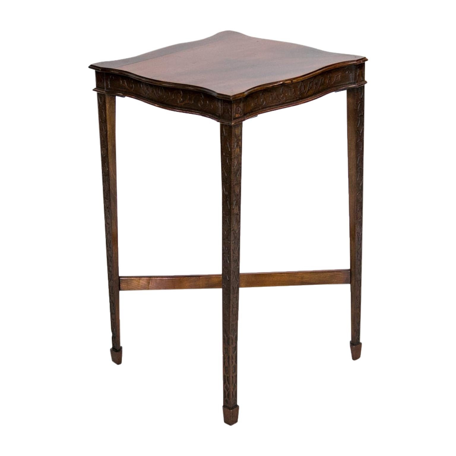 English Mahogany Serpentine Center Table For Sale