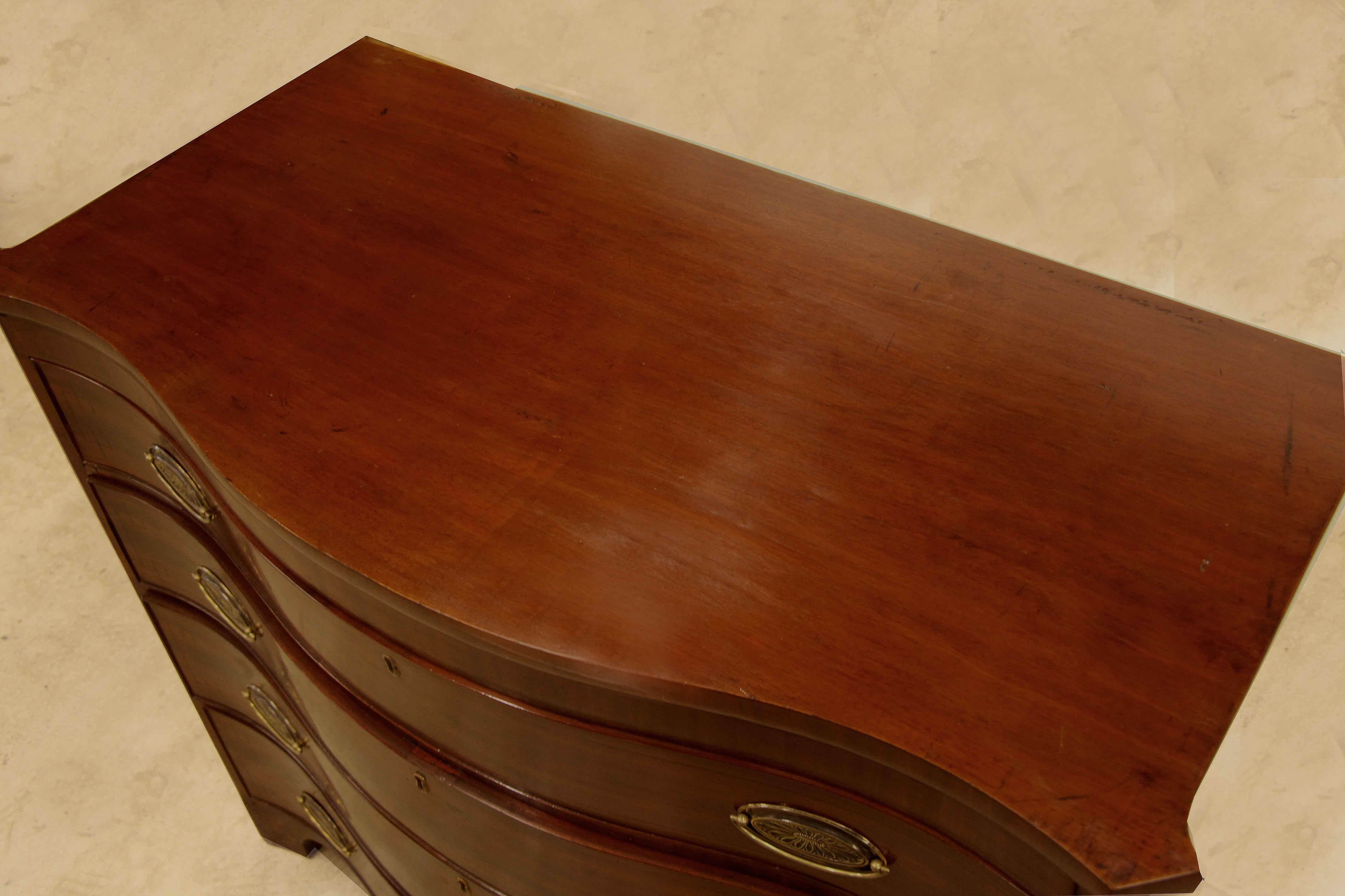 English Mahogany Serpentine Chest In Good Condition For Sale In Wilson, NC
