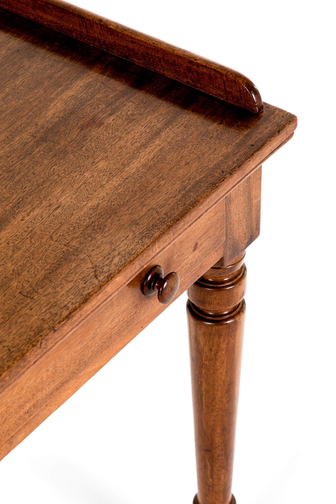 English Mahogany Serving Table with Drawers For Sale 1