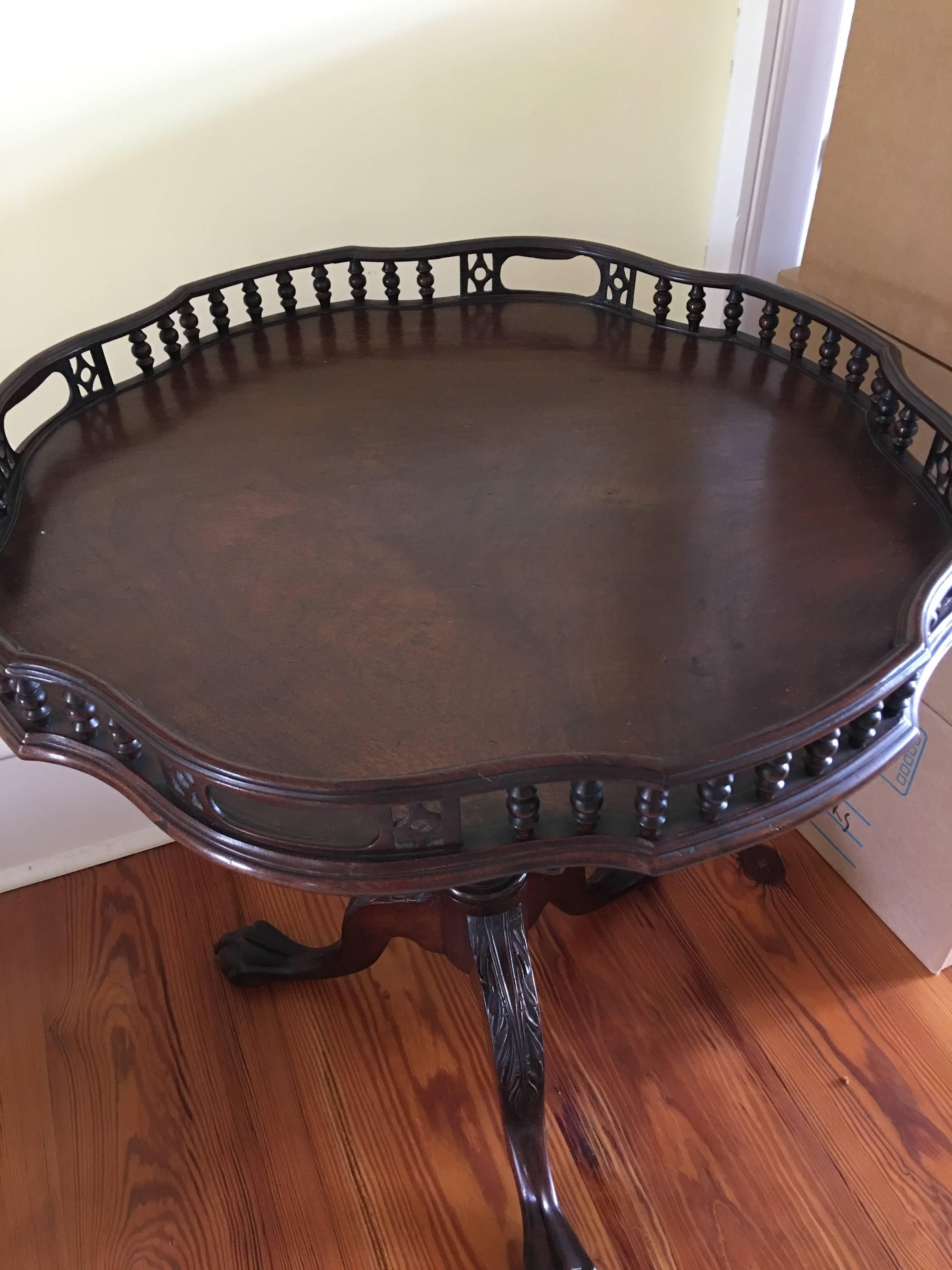 Georgian English Mahogany Shaped and Gallery Tilt-Top Table with Birdcage, 19th Century