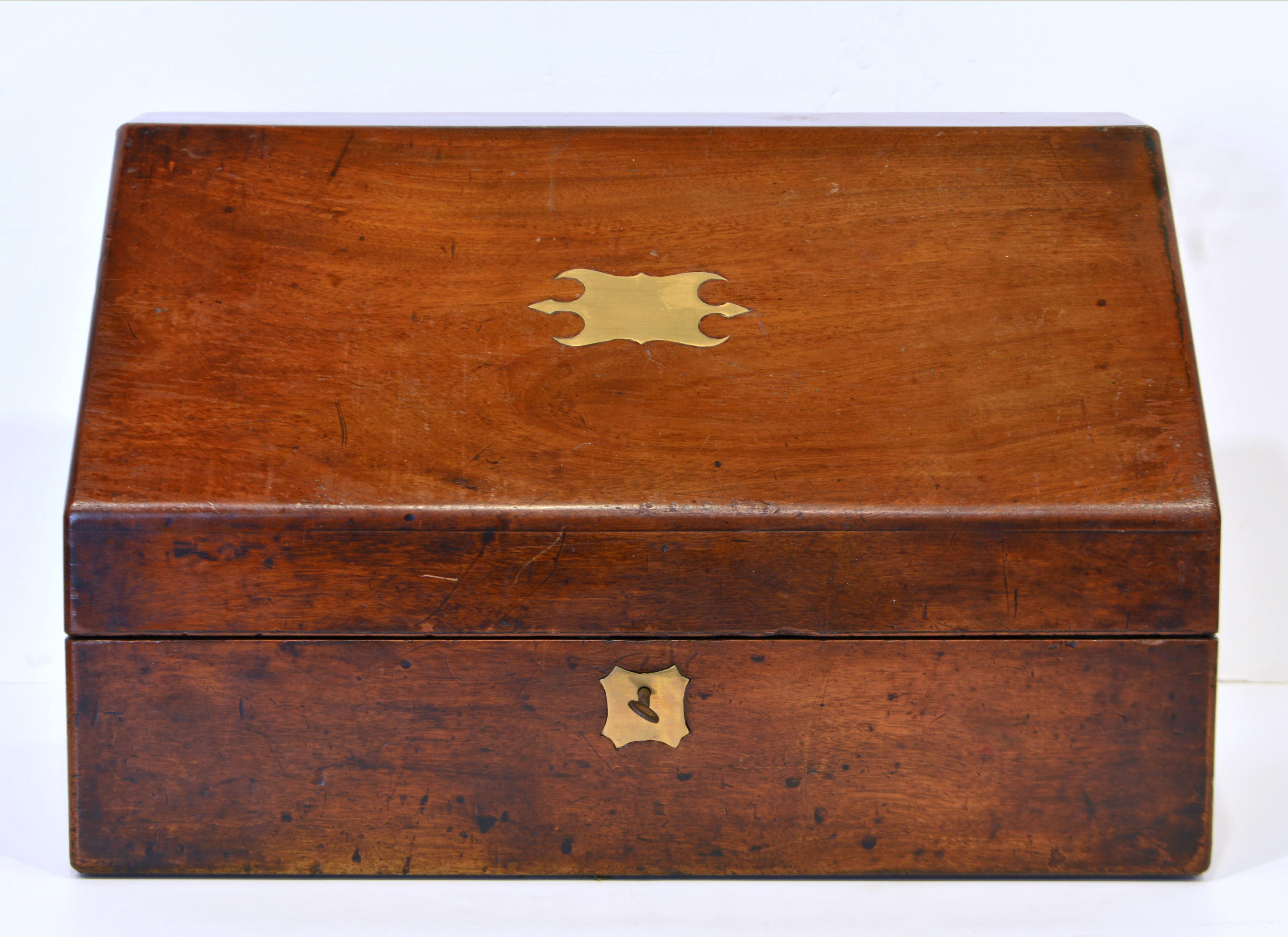 English Mahogany Slant Top Campaign Letter Box with Complete Interior Circa 1850 In Good Condition In Ft. Lauderdale, FL