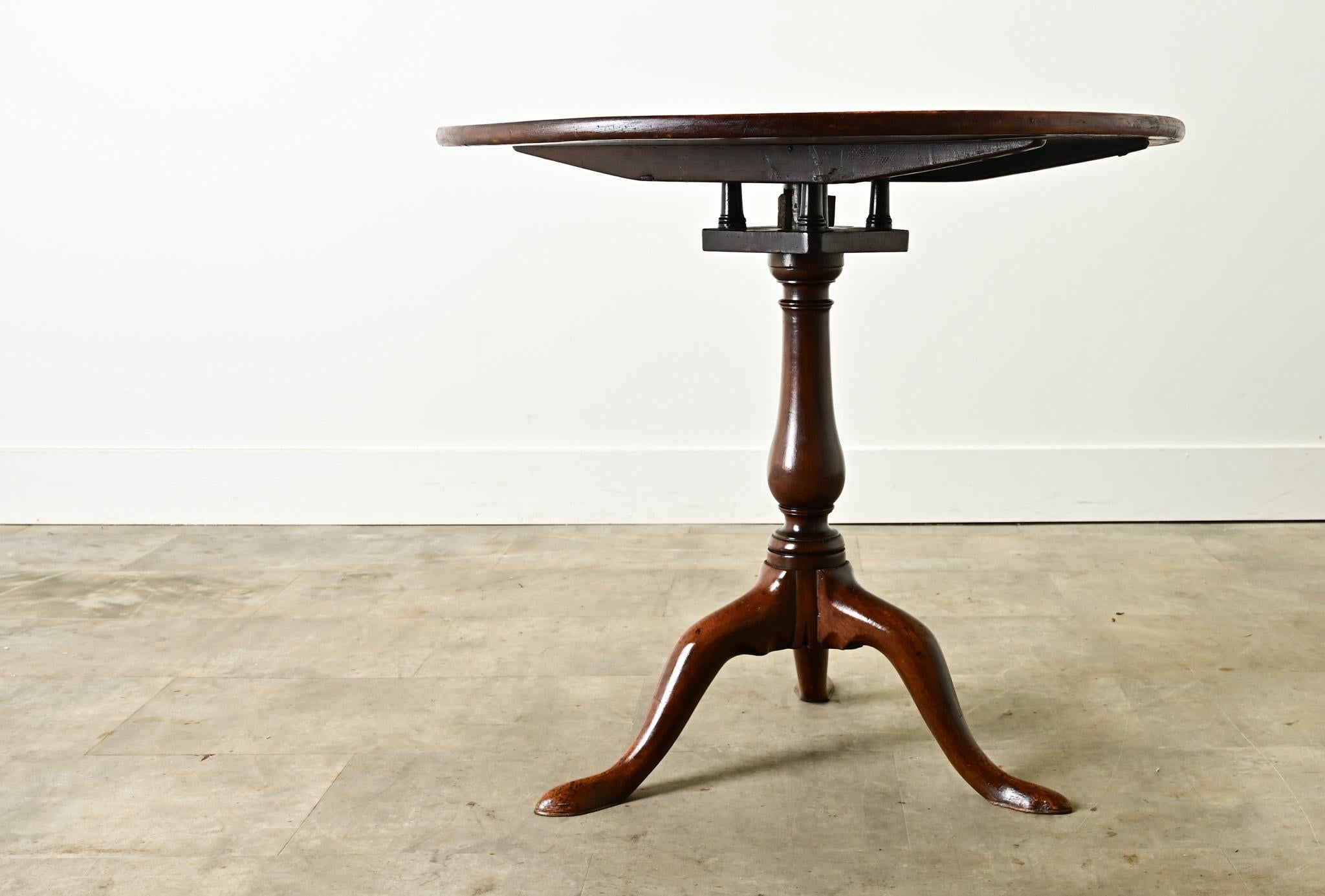 English Mahogany Spinning Tilt-Top Table For Sale 4