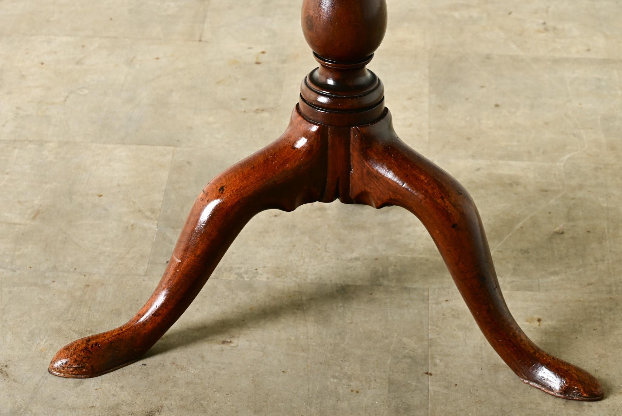 English Mahogany Spinning Tilt-Top Table For Sale 5