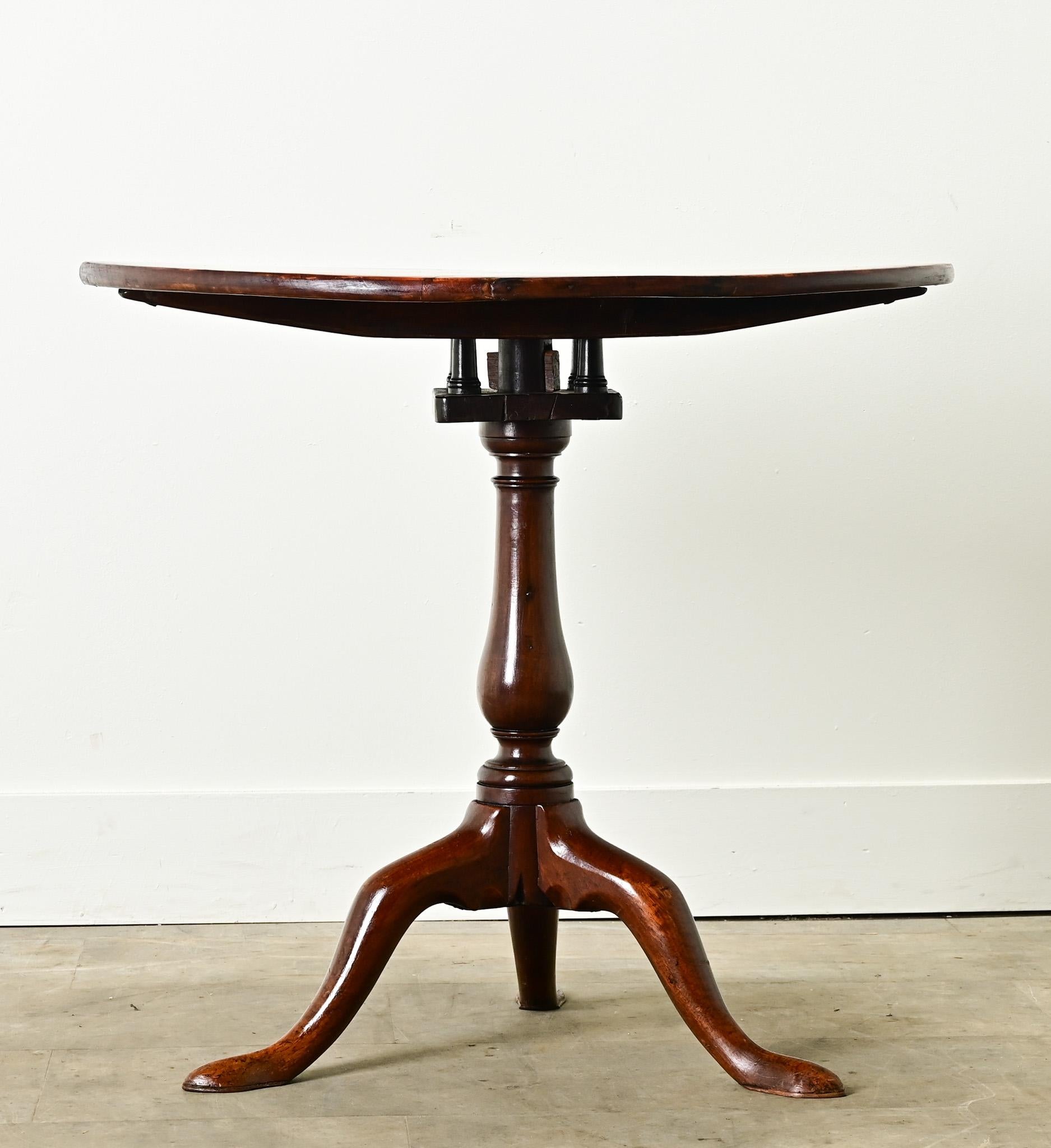 Other English Mahogany Spinning Tilt-Top Table For Sale