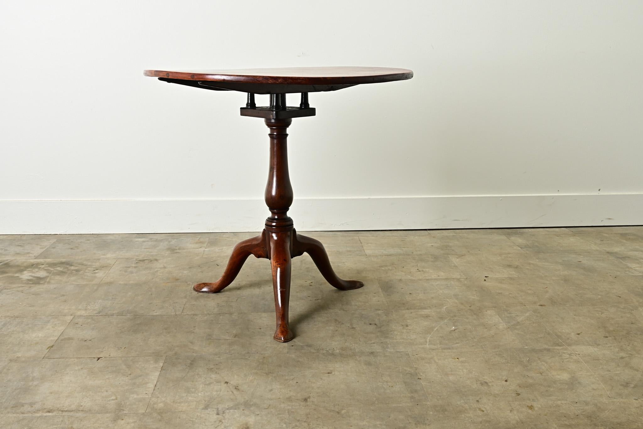 English Mahogany Spinning Tilt-Top Table For Sale 1