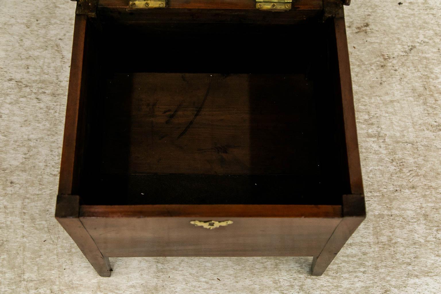 English Mahogany Table Box In Good Condition For Sale In Wilson, NC