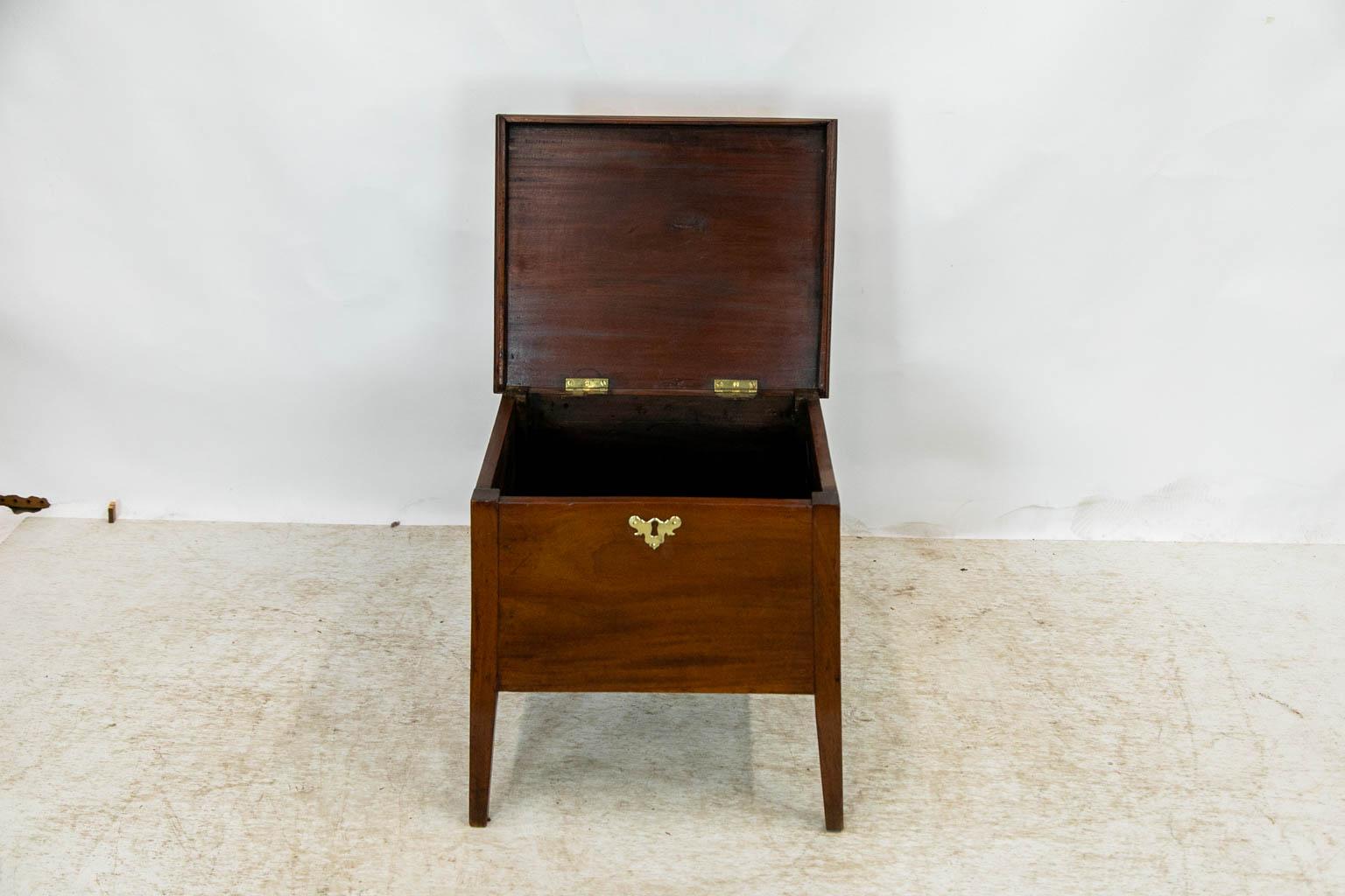Mid-19th Century English Mahogany Table Box For Sale