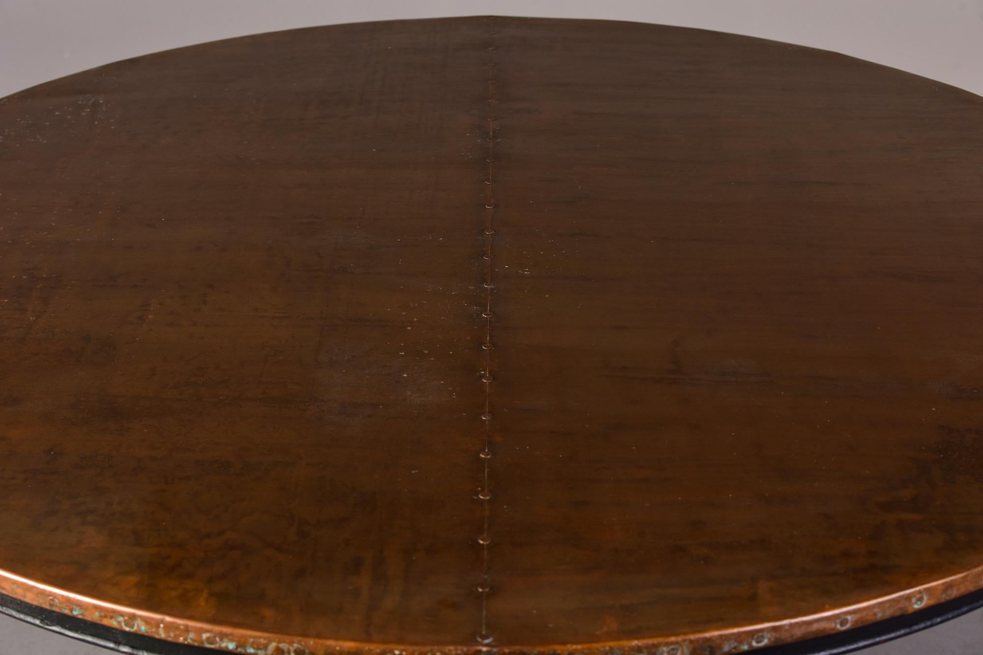 Englischer Mahagoni-Tisch, schwarz lackiert, mit neuer Kupferplatte im Zustand „Gut“ im Angebot in Troy, MI