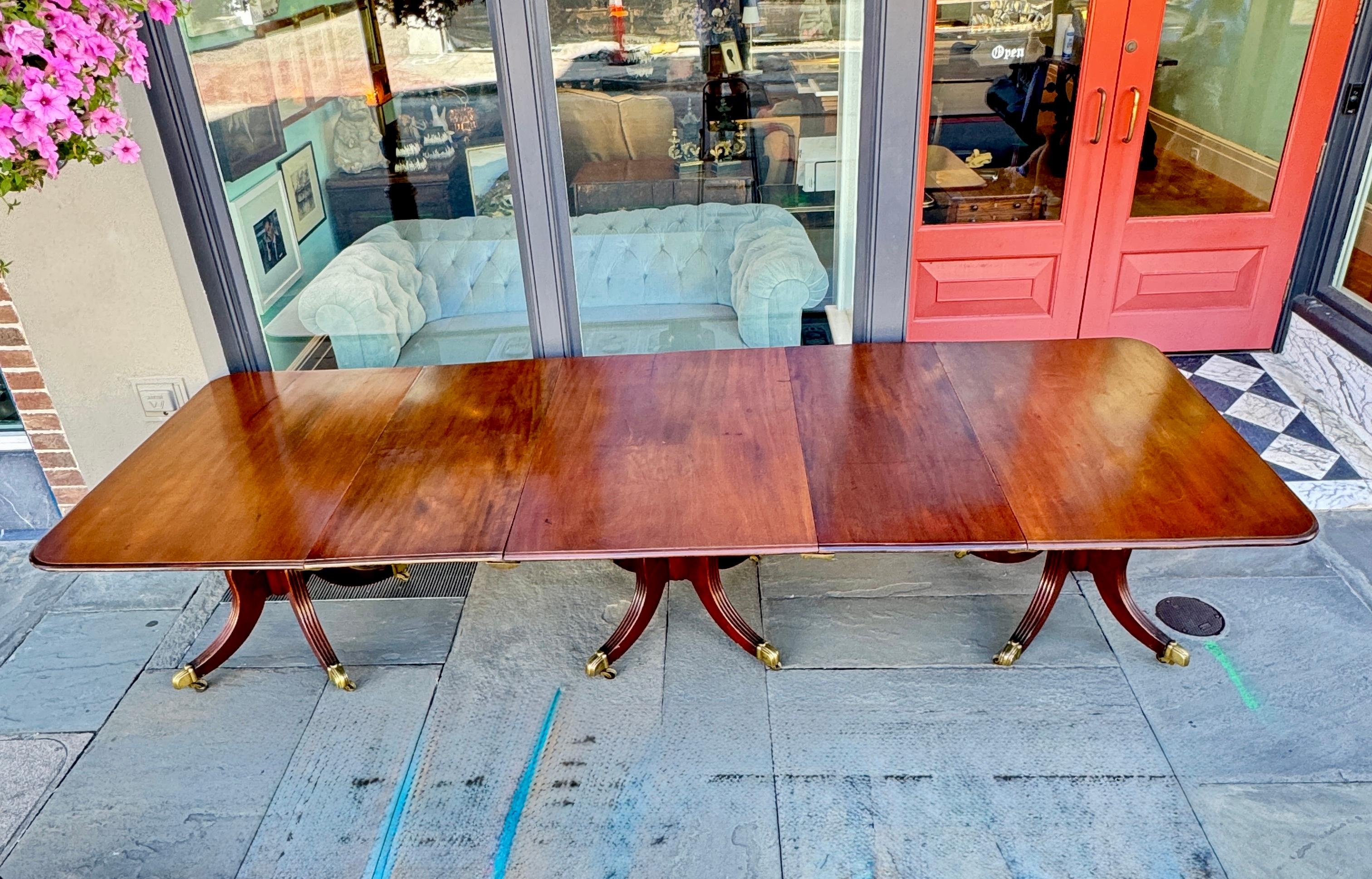 19th Century English mahogany three pedestal dining room table early 19 century For Sale