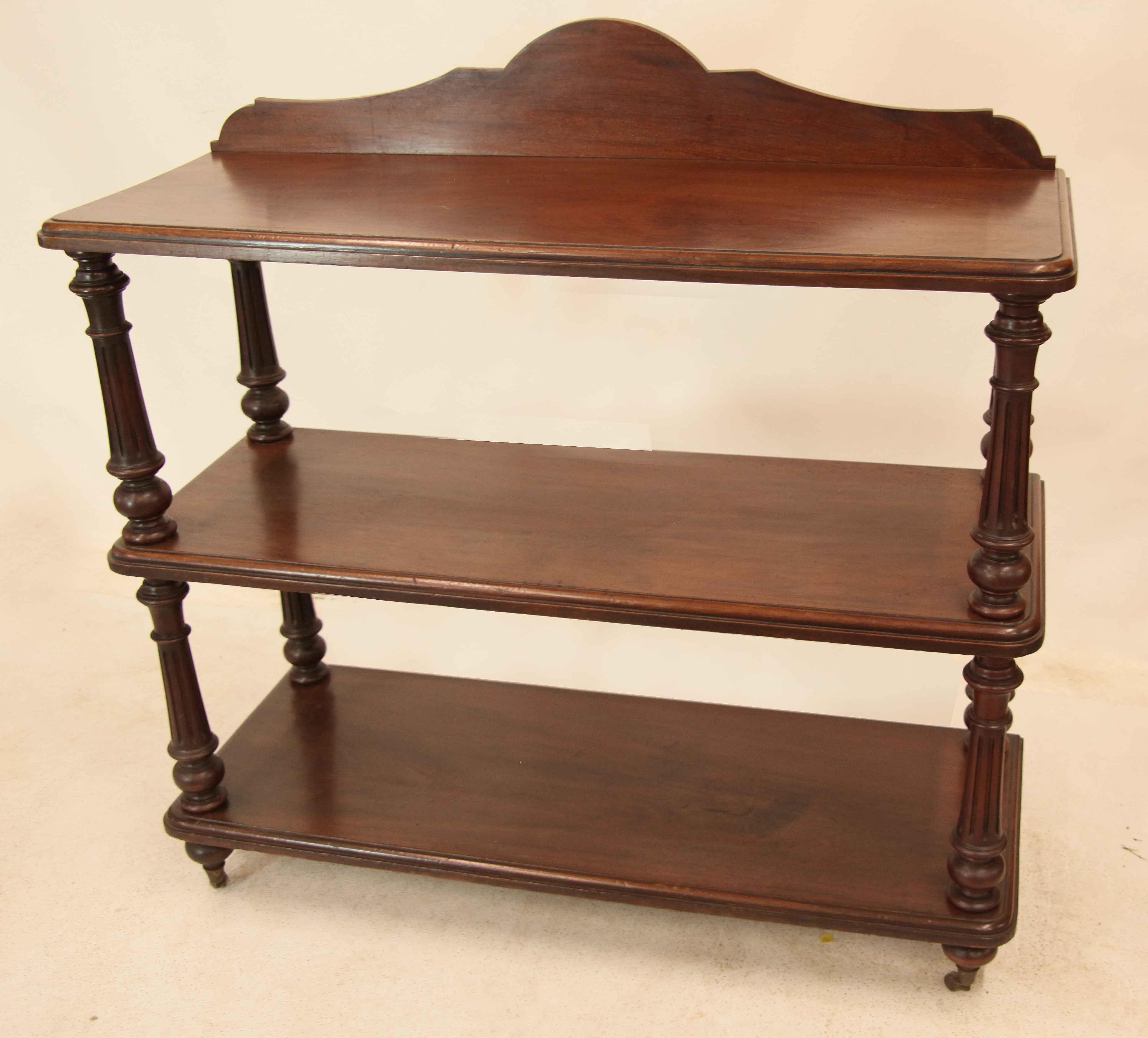 English Mahogany Three Tier Buffet In Good Condition For Sale In Wilson, NC