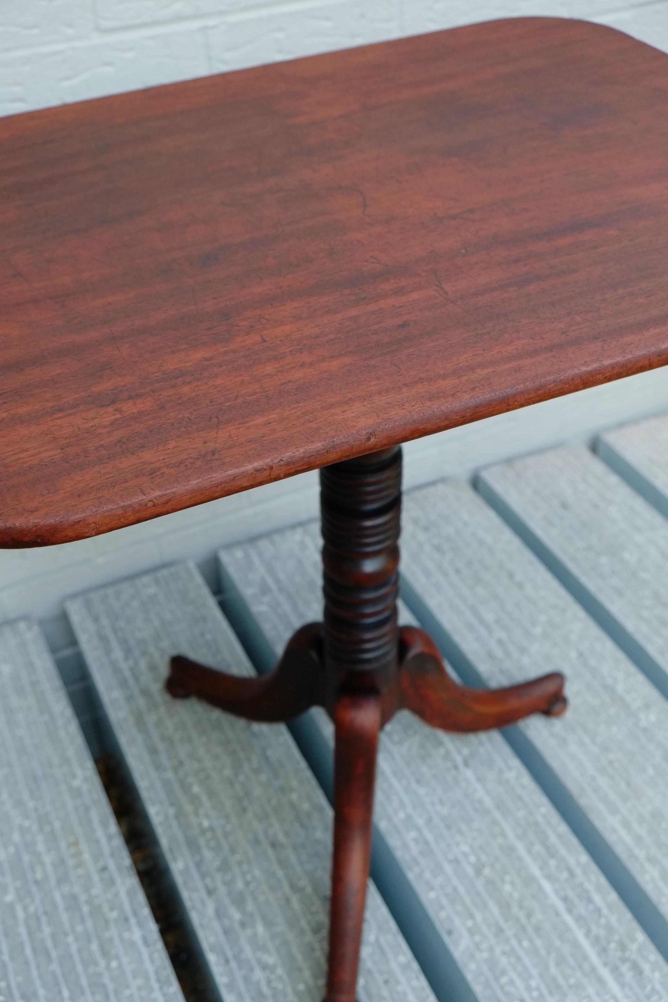 Antique English Mahogany Tilt Top Occasional Lamp Table  For Sale 3