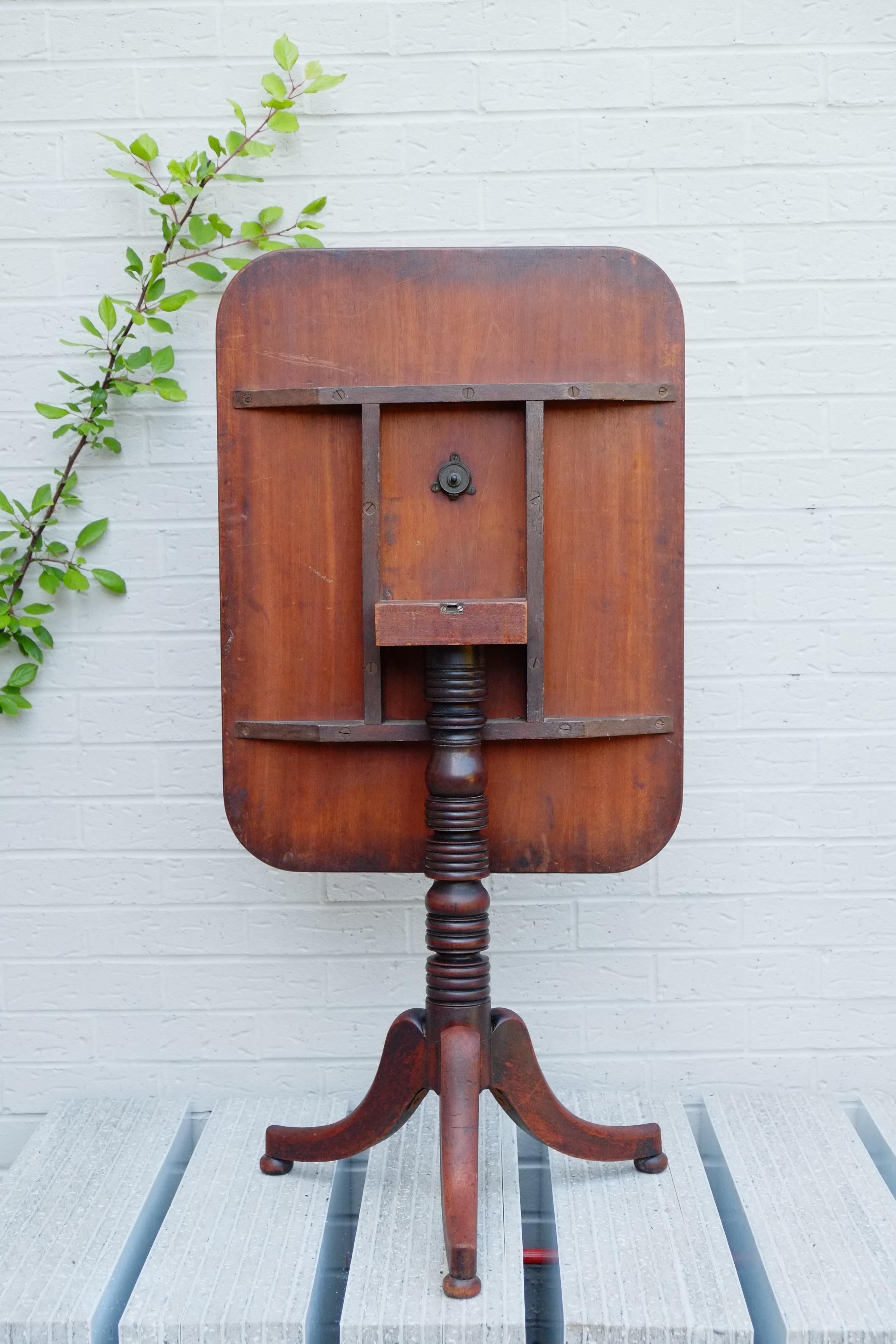British Antique English Mahogany Tilt Top Occasional Lamp Table  For Sale