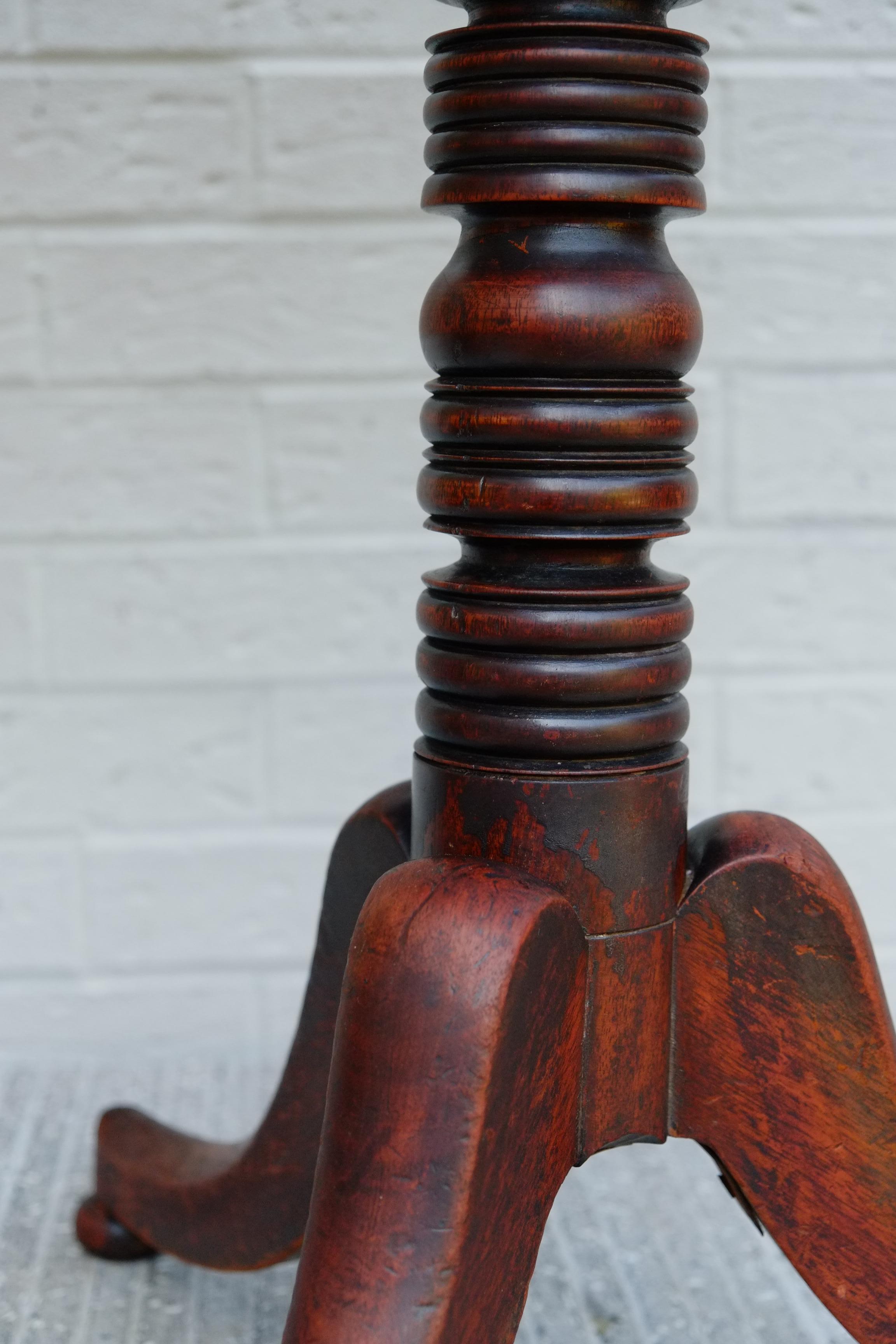Antique English Mahogany Tilt Top Occasional Lamp Table  In Good Condition For Sale In Leicester, GB