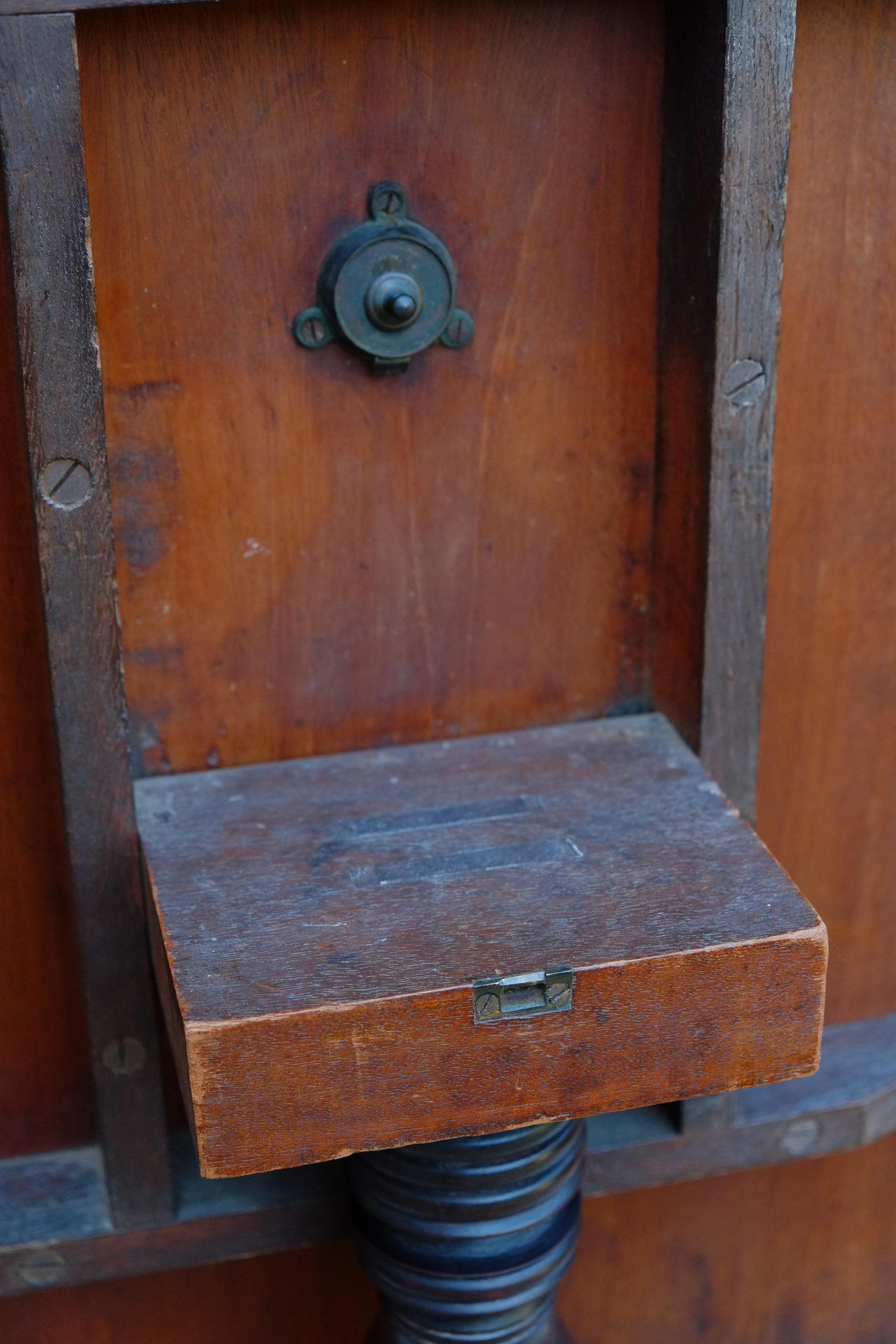 Acajou Ancienne table console à trois pieds en acajou anglaise, plateau basculant Loo Table en vente