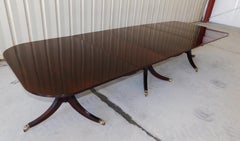 Table de salle à manger anglaise à triple piédestal en acajou avec Orig. Roulettes à pattes C 1840