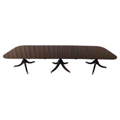 Mesa de Comedor Inglesa de Caoba de Triple Pedestal con Orig. Ruedas de pata C 1840