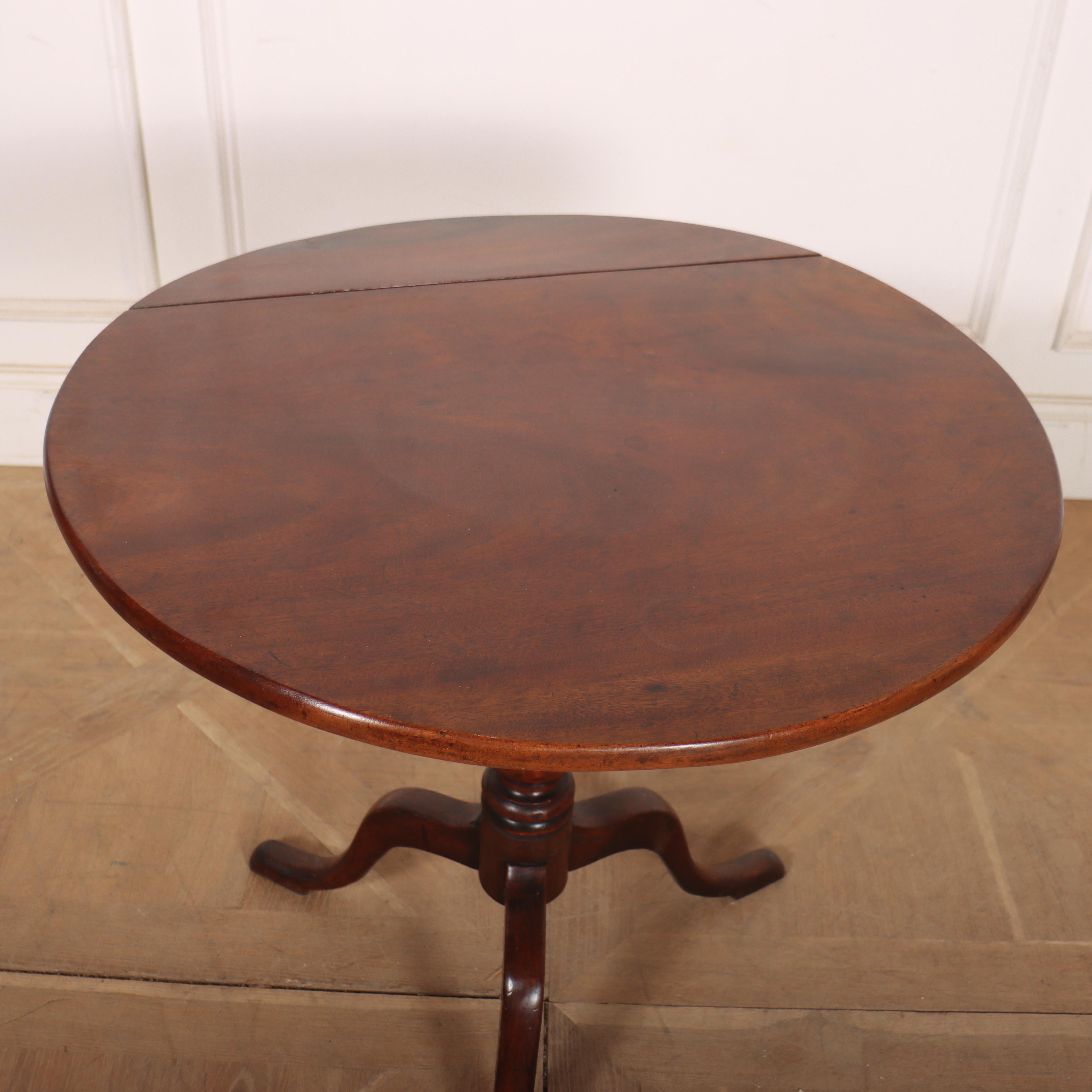 George III English Mahogany Tripod Table For Sale