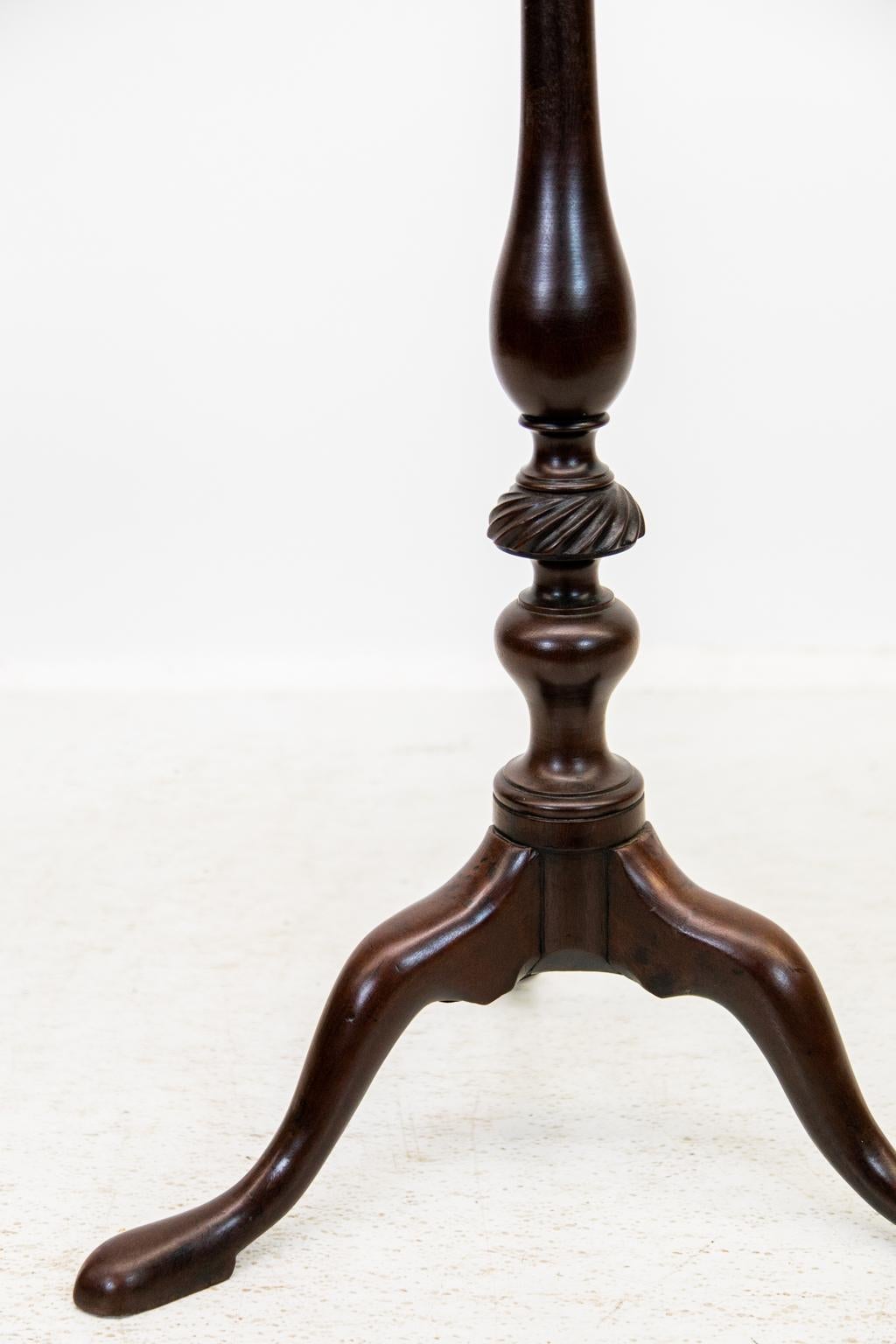 English Mahogany Tripod Table In Good Condition For Sale In Wilson, NC