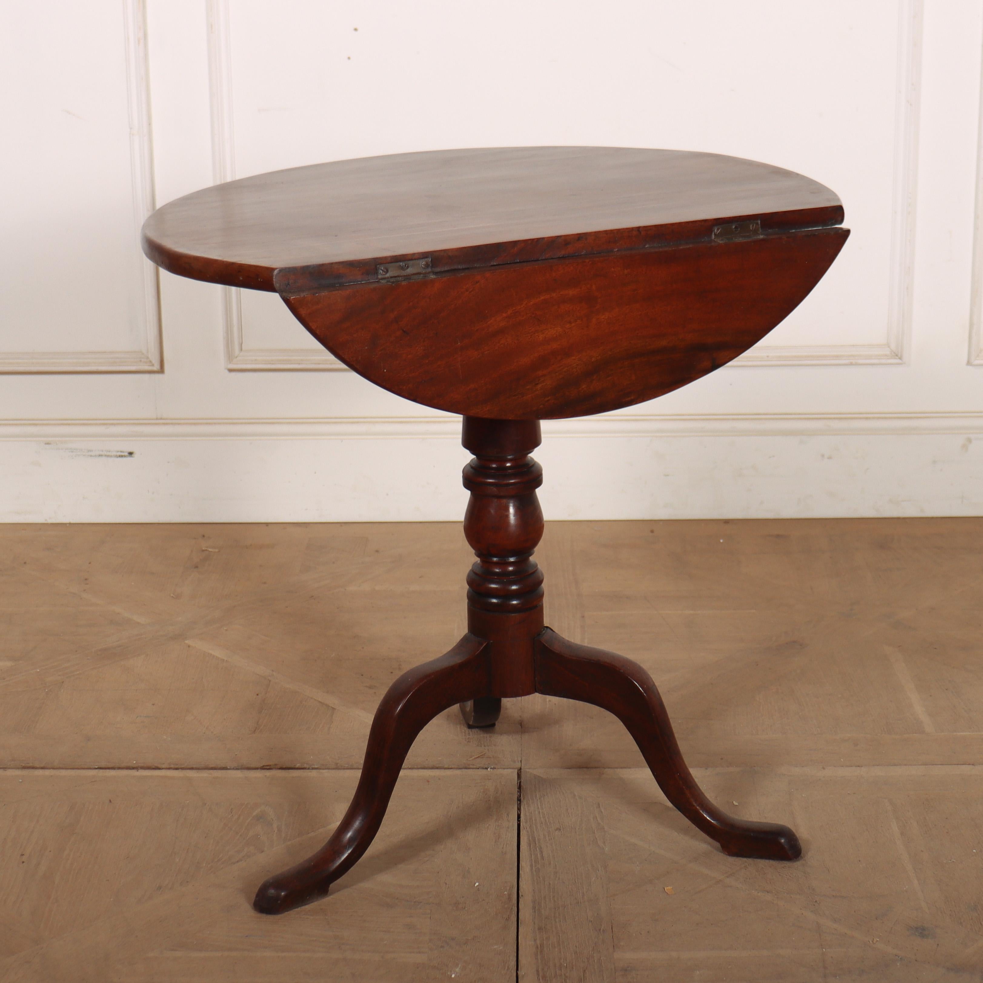 English Mahogany Tripod Table In Good Condition For Sale In Leamington Spa, Warwickshire