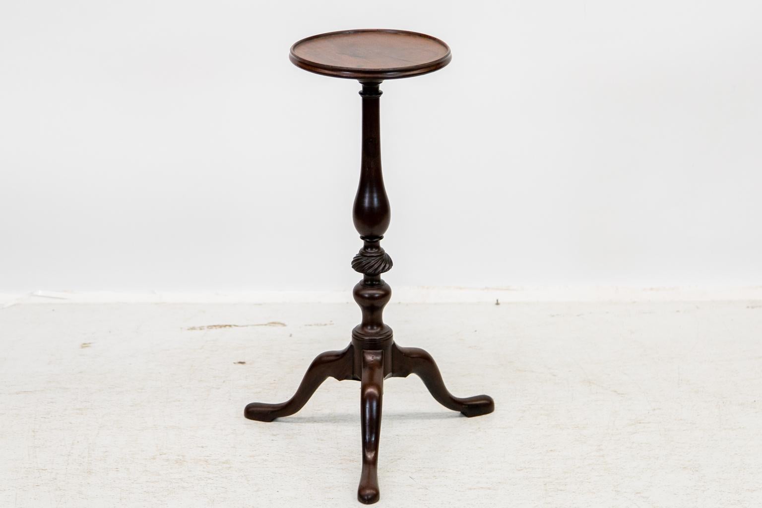 Late 18th Century English Mahogany Tripod Table For Sale