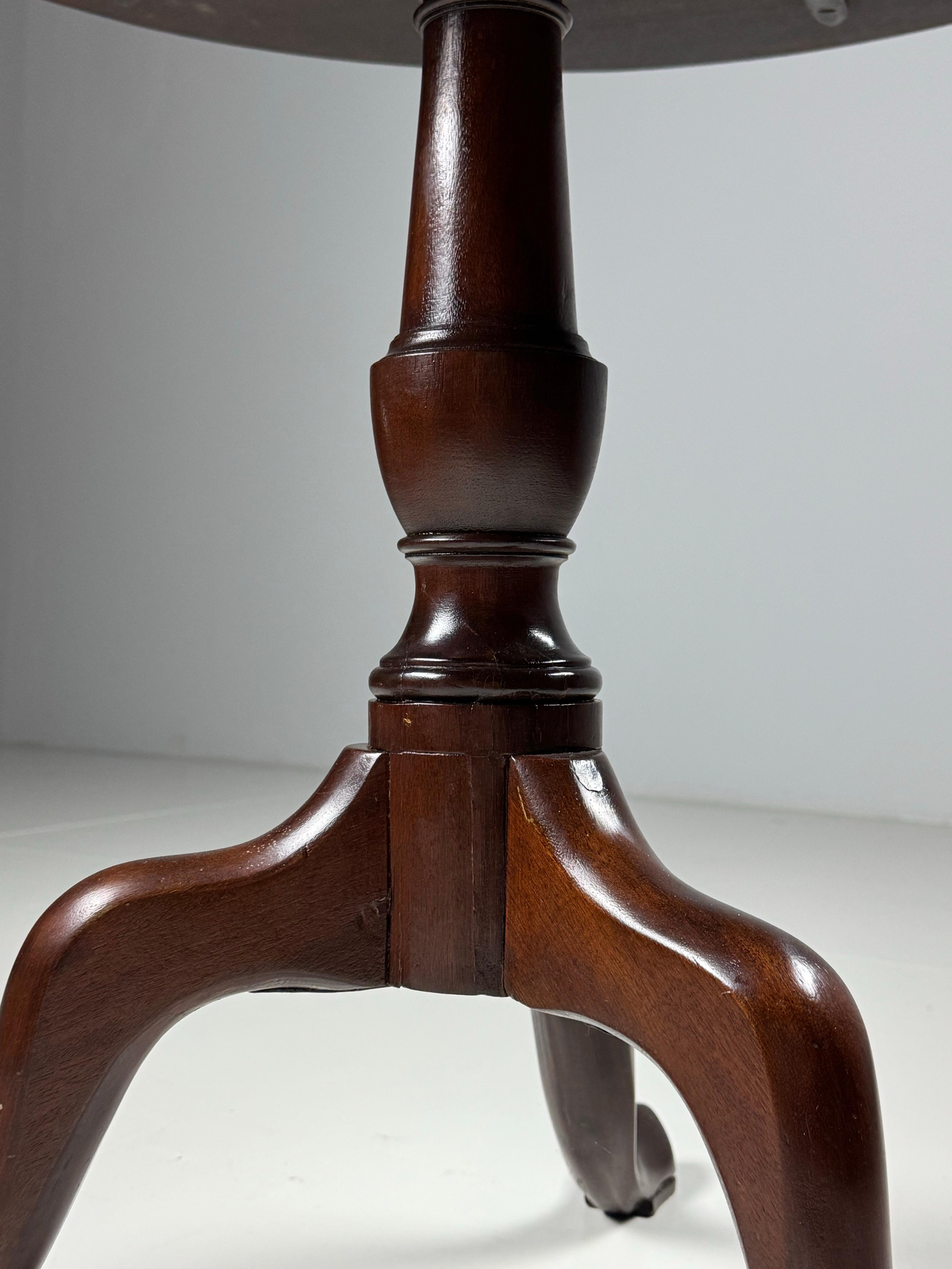 Mesa inglesa de caoba con trípode basculante en venta 7