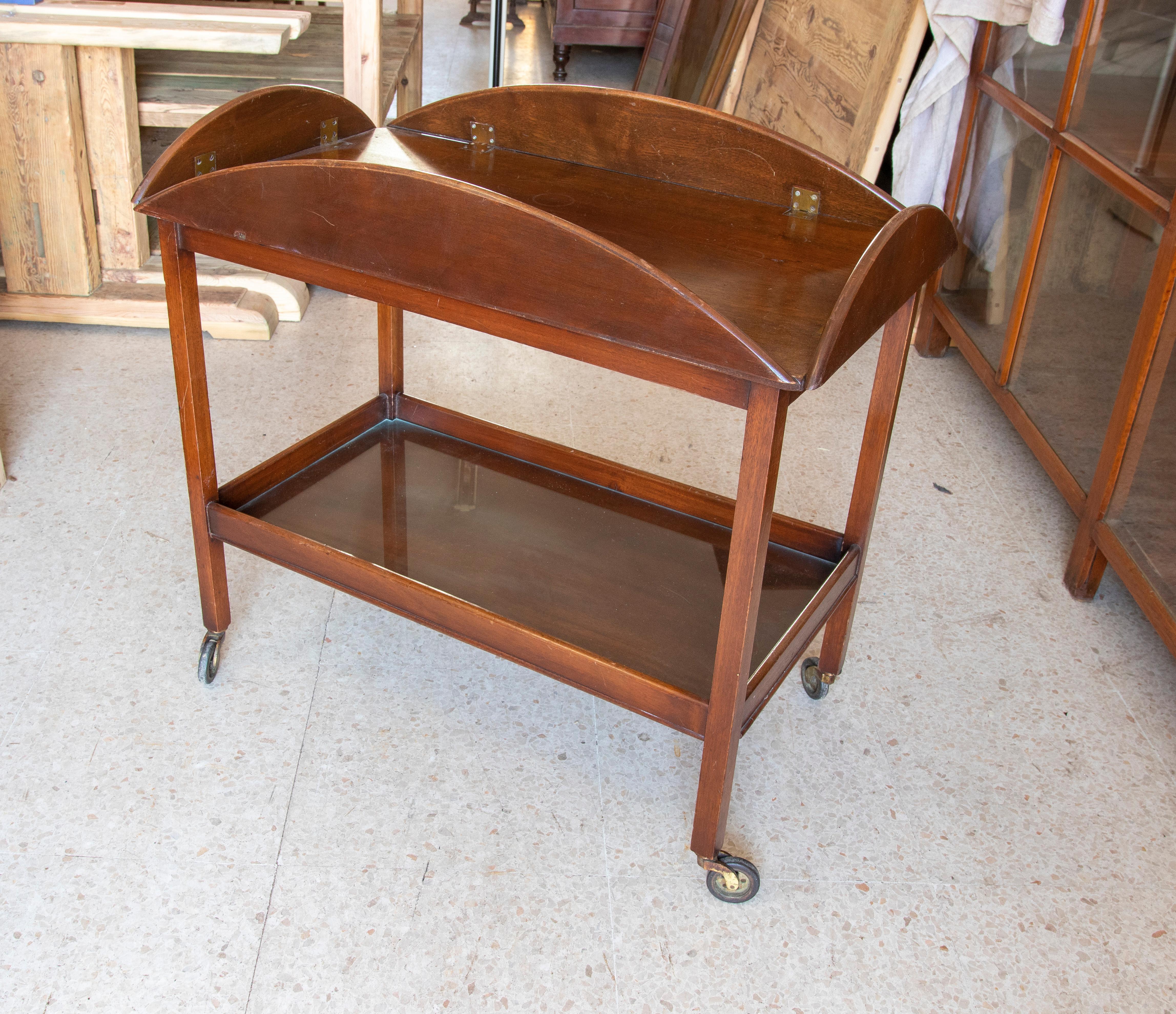 20th Century English Mahogany Trolley with Wheels and Folding Tray on Top For Sale