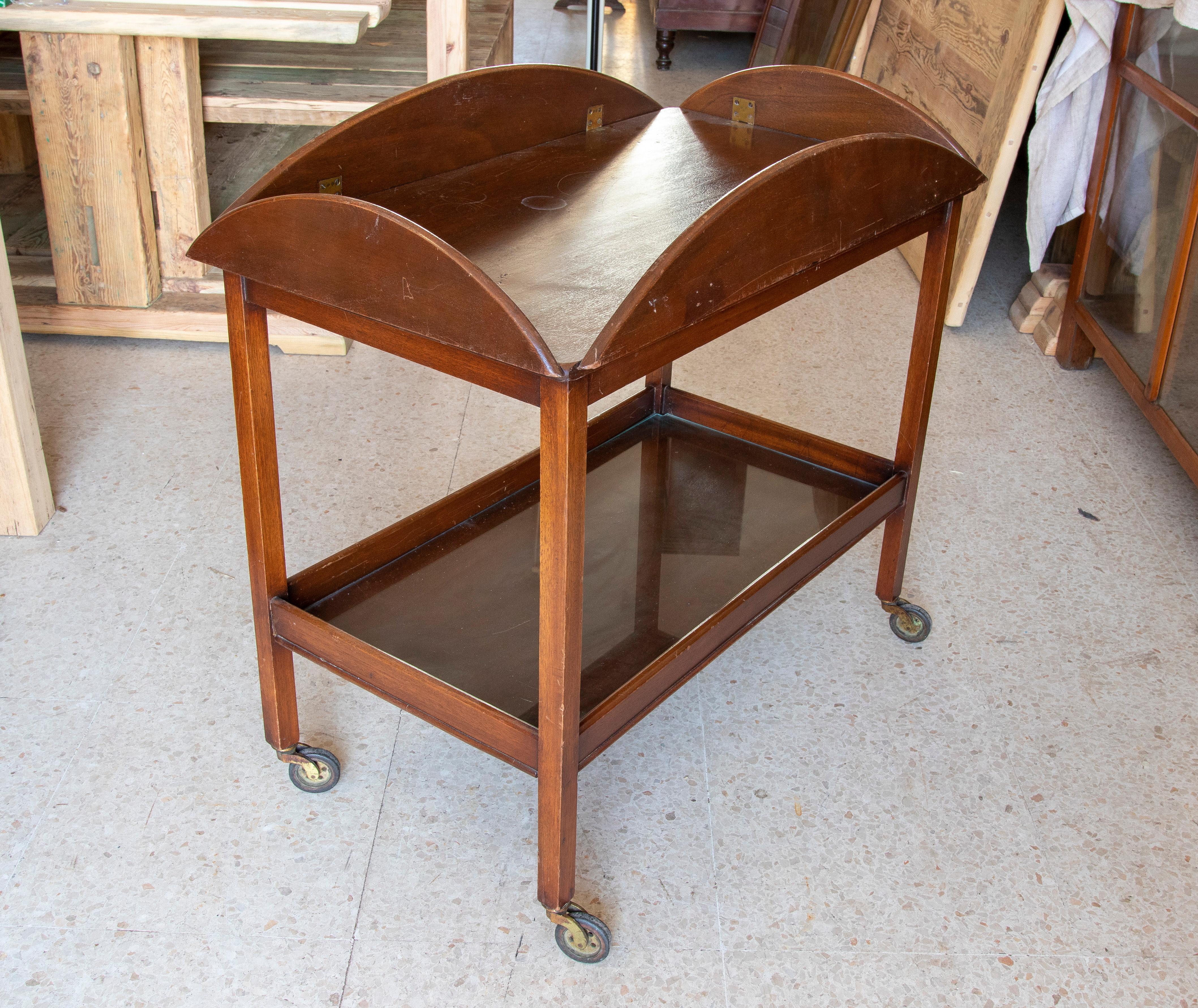 English Mahogany Trolley with Wheels and Folding Tray on Top For Sale 1
