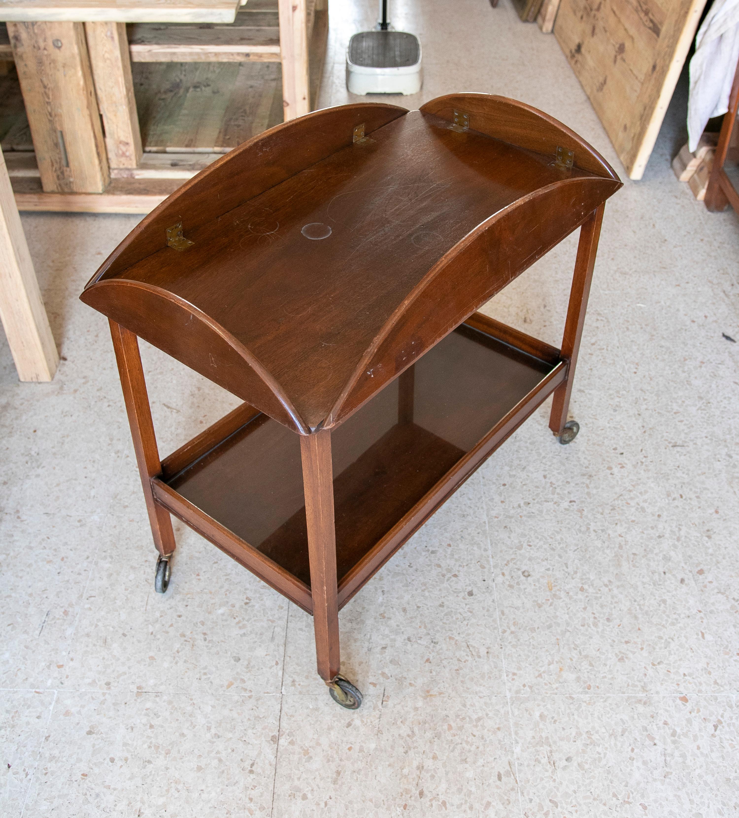 English Mahogany Trolley with Wheels and Folding Tray on Top For Sale 3