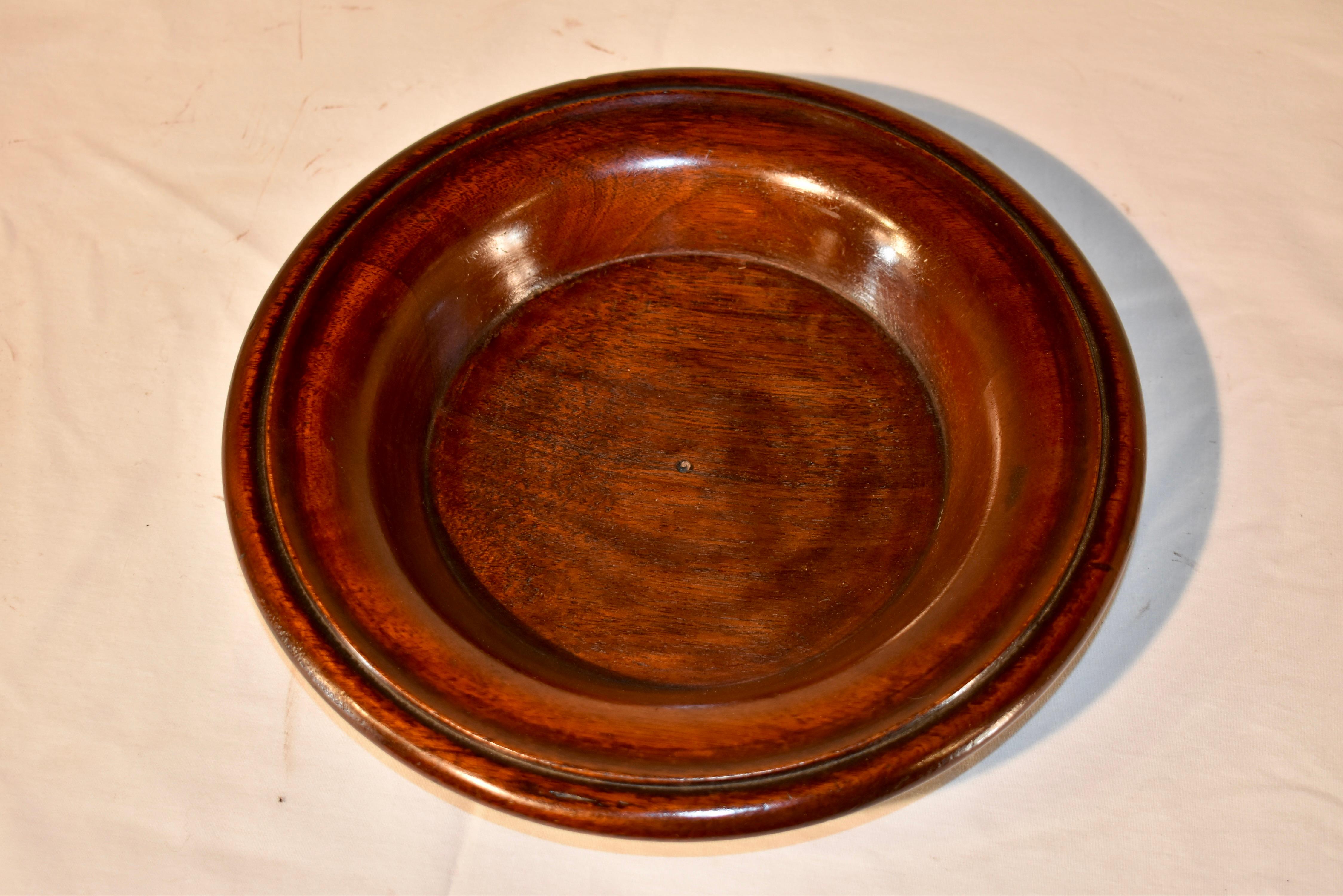 English Mahogany Turned Bowl, c. 1900 In Good Condition For Sale In High Point, NC