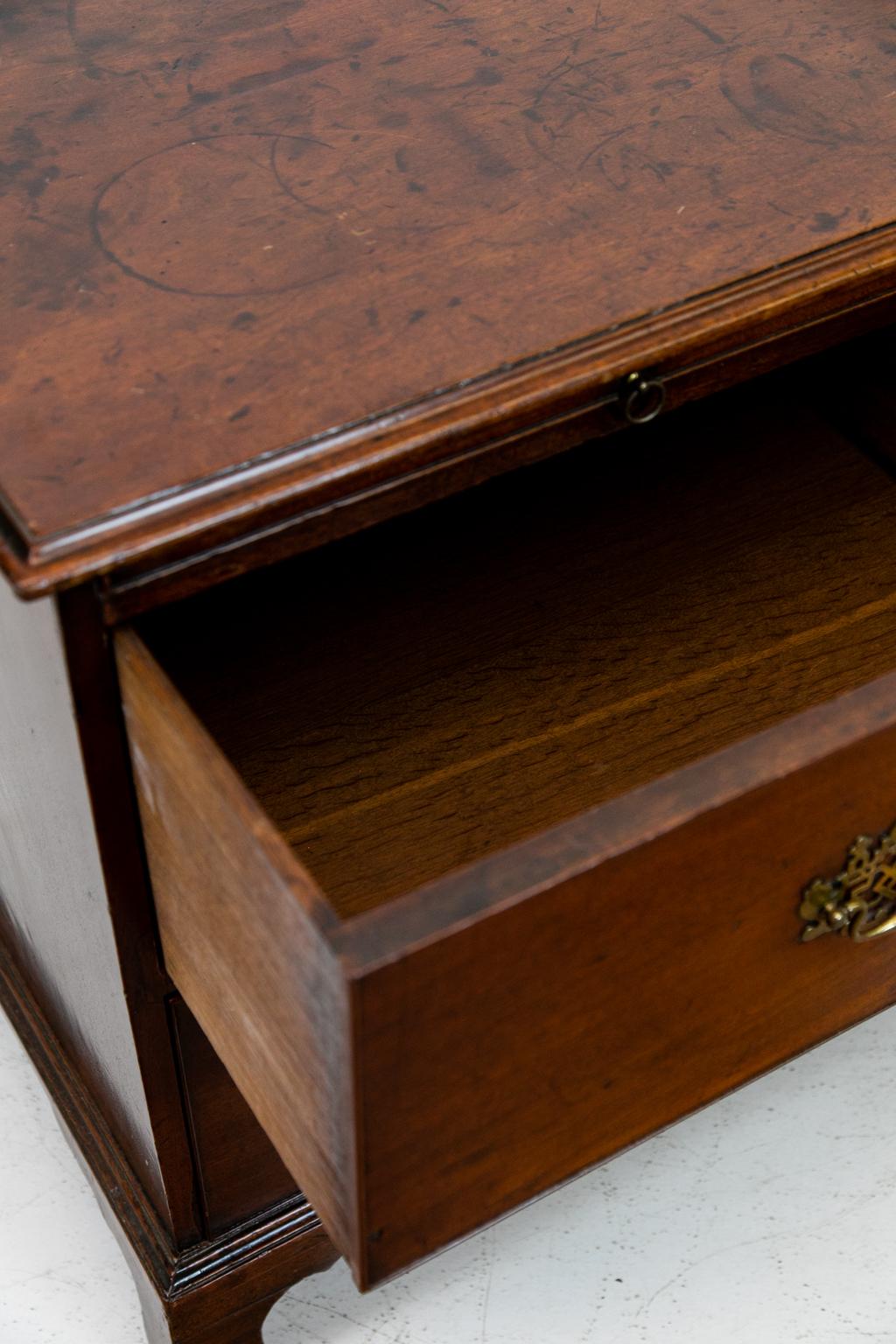 English Mahogany Two-Drawer Chest For Sale 5