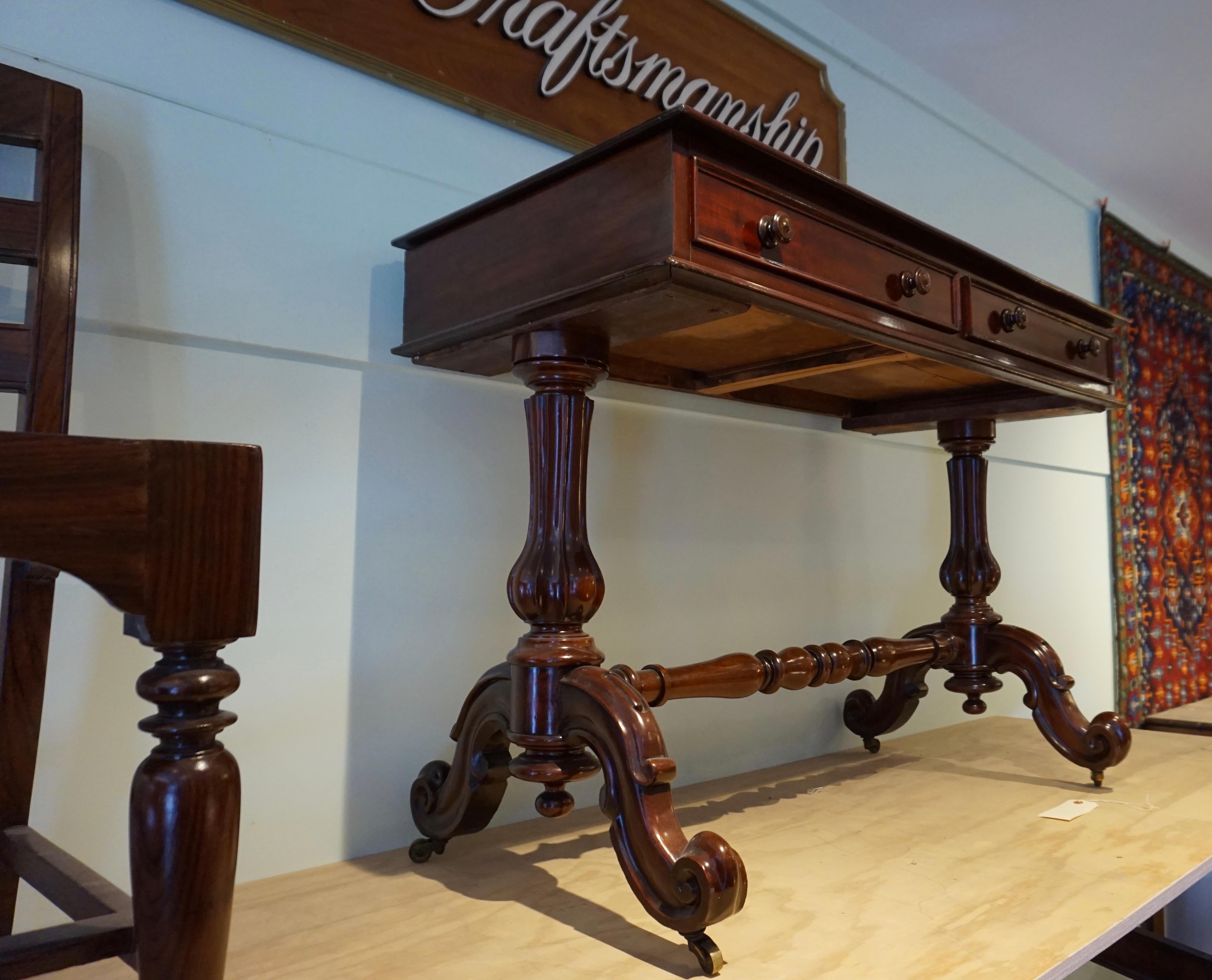 English Mahogany William IV Carved Mahogany Library Console Table In Good Condition For Sale In Vancouver, British Columbia